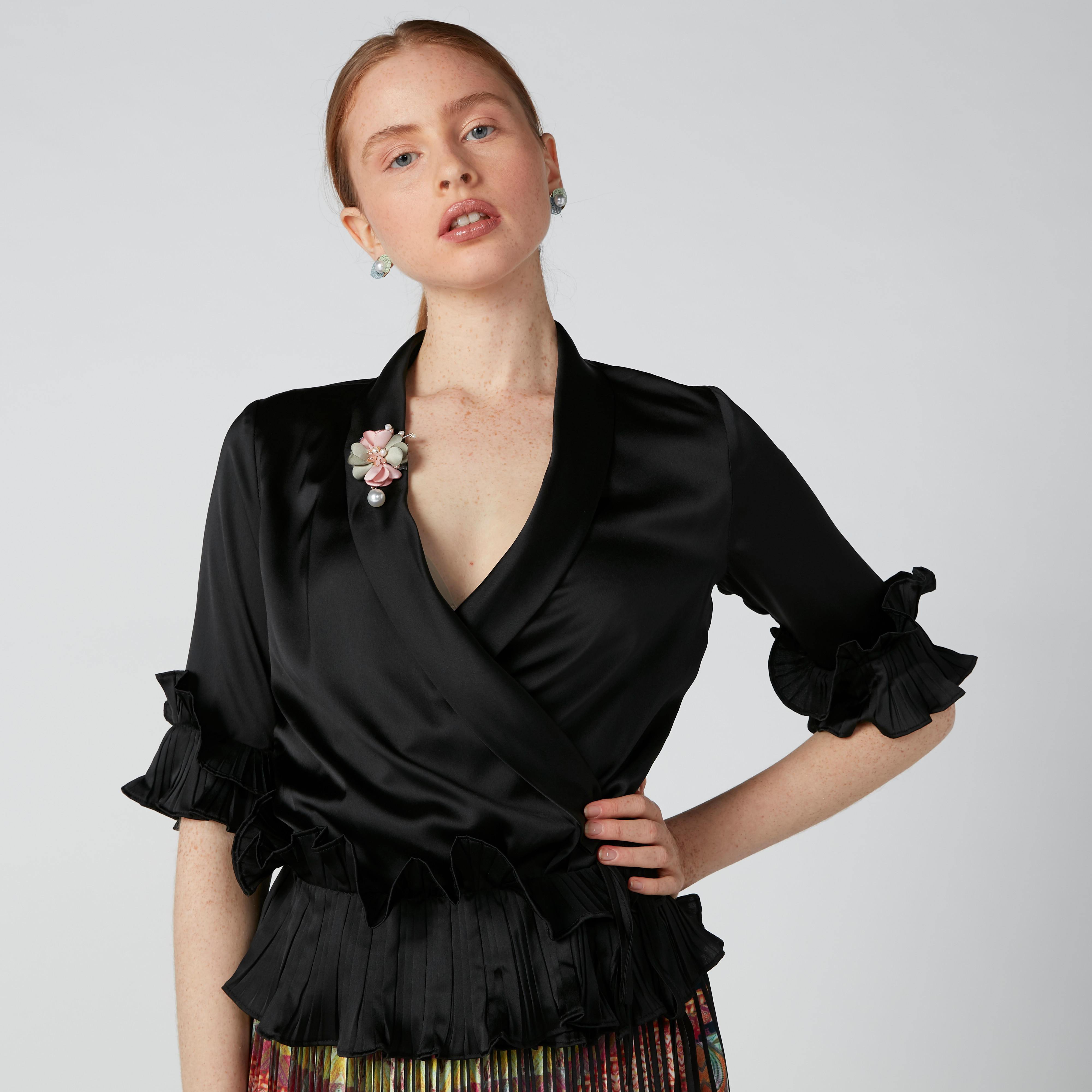 بلوزة بكشكش على الخصر وأكمام بتفاصيل كشكش من إيل-women-clothing-shirtsandblouses-blouses-image-1