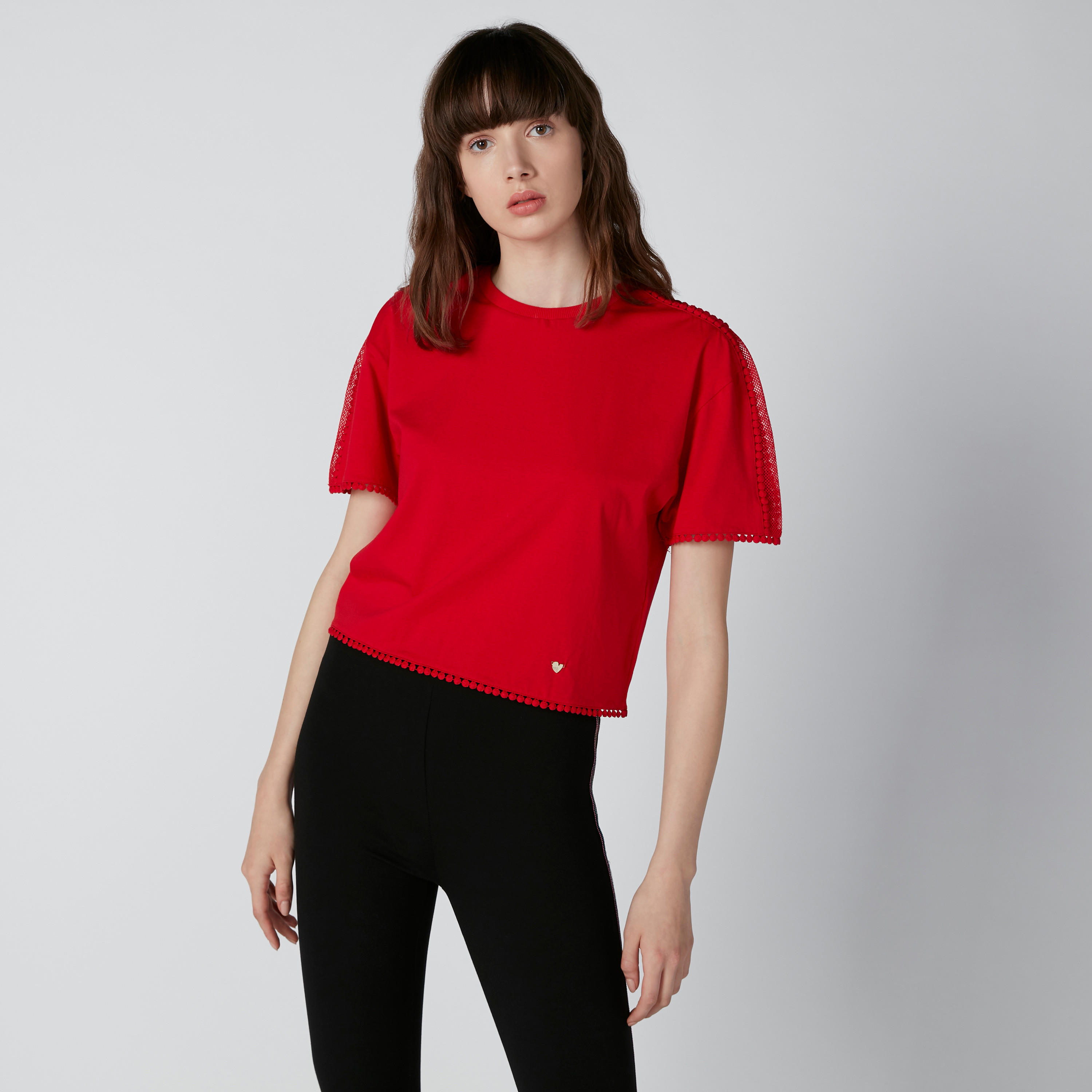 بلوزة بحلية قلب وتفاصيل بوم بوم من إيل-women-clothing-tshirts-image-1