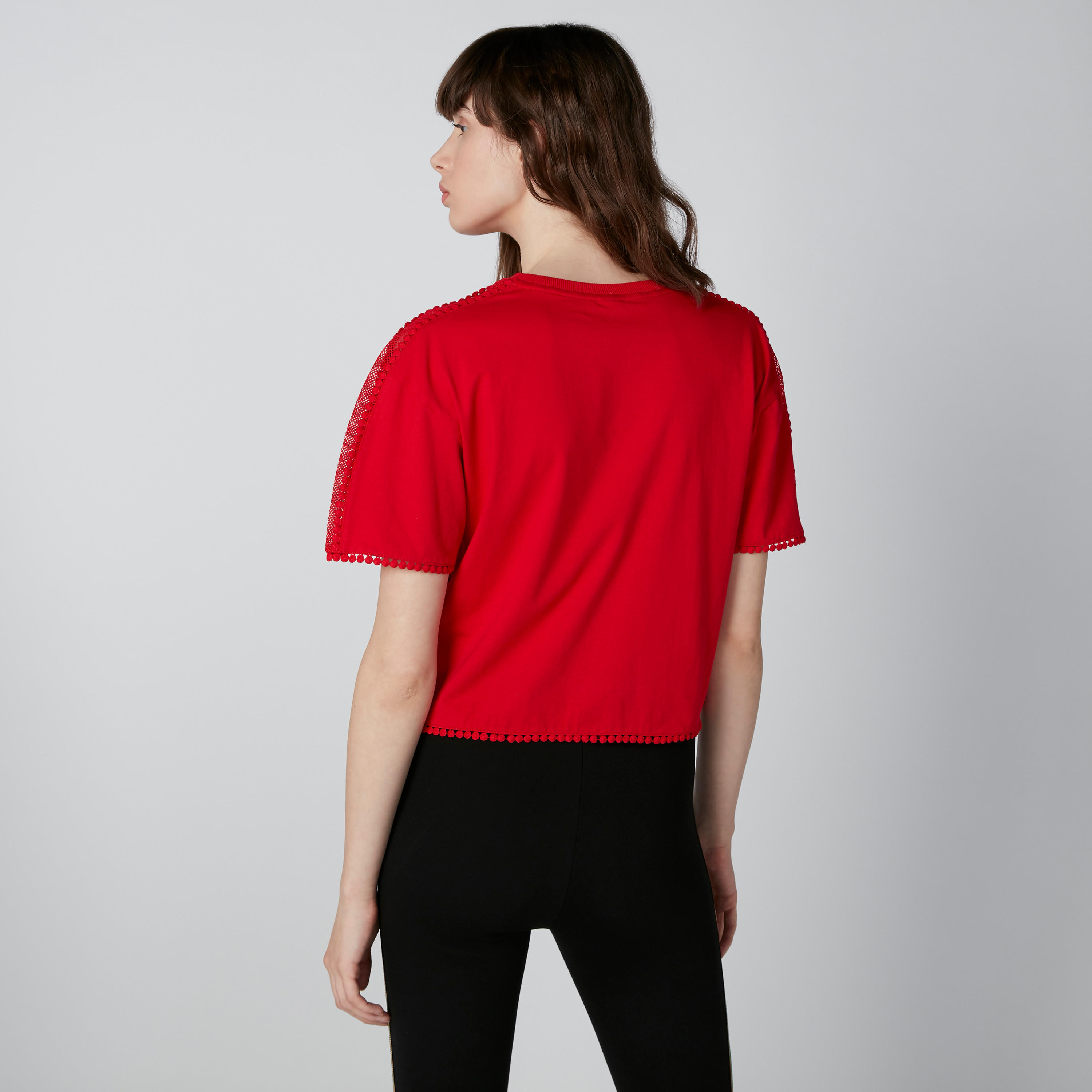 بلوزة بحلية قلب وتفاصيل بوم بوم من إيل-women-clothing-tshirts-image-2