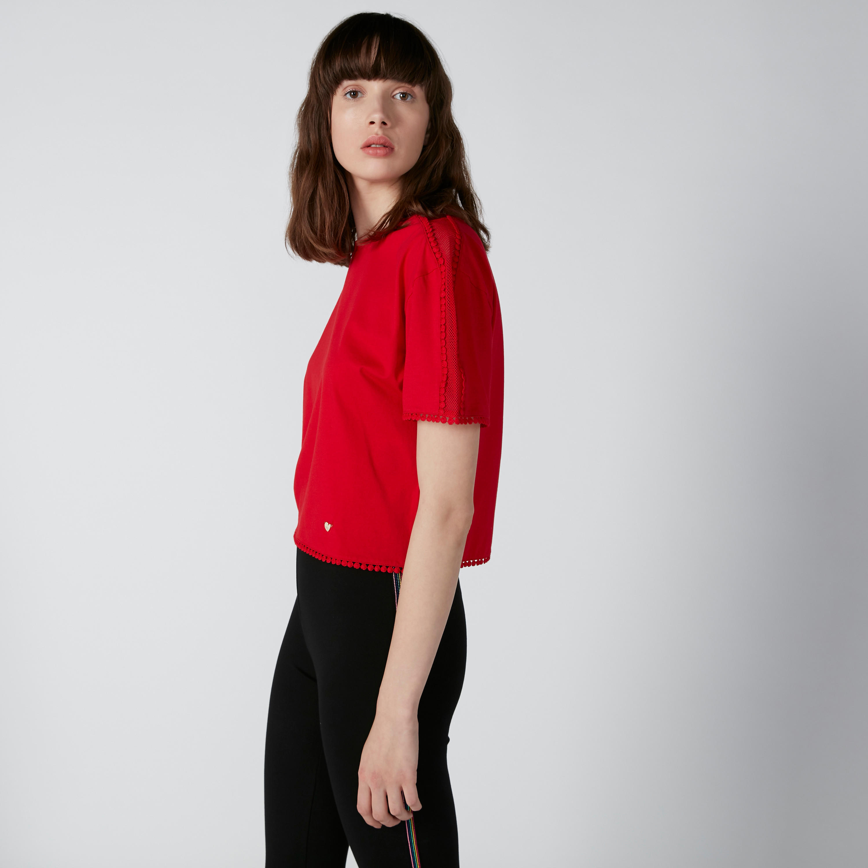 بلوزة بحلية قلب وتفاصيل بوم بوم من إيل-women-clothing-tshirts-image-3
