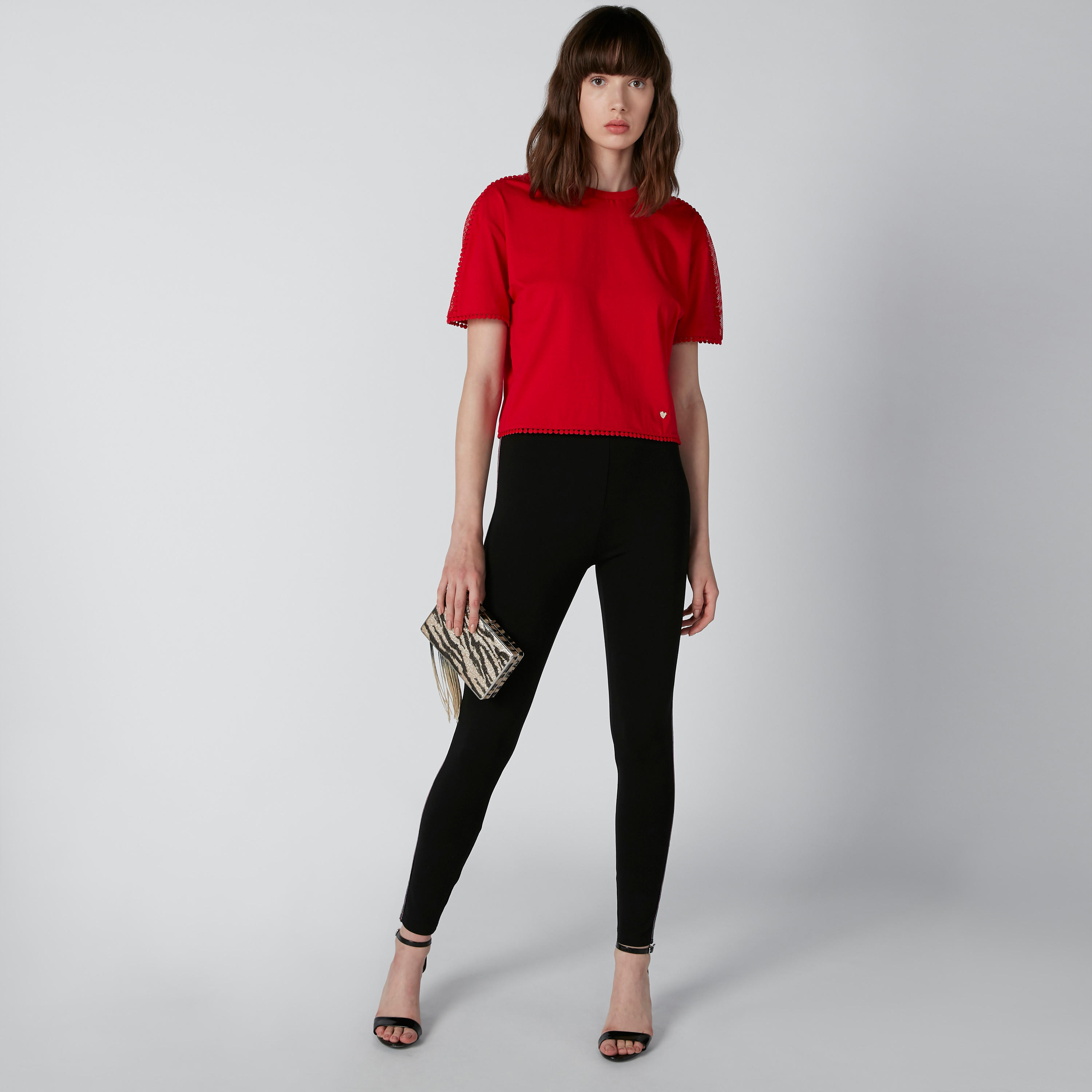 بلوزة بحلية قلب وتفاصيل بوم بوم من إيل-women-clothing-tshirts-image-4