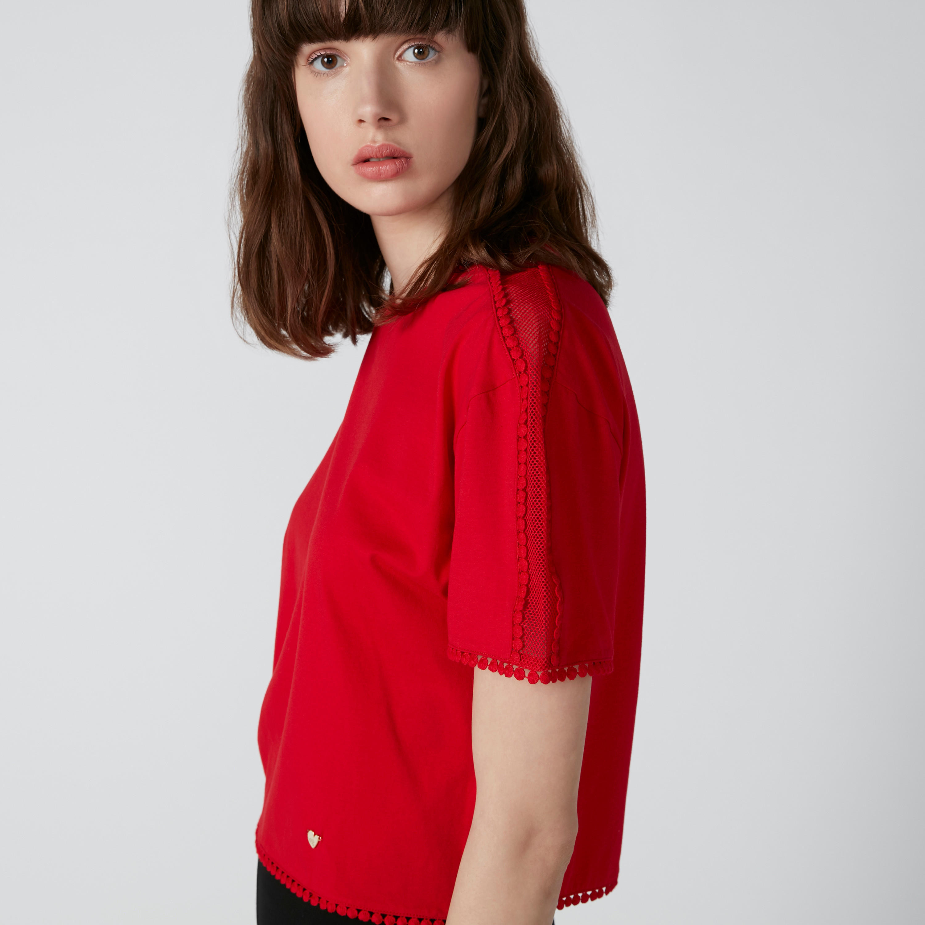 بلوزة بحلية قلب وتفاصيل بوم بوم من إيل-women-clothing-tshirts-image-5