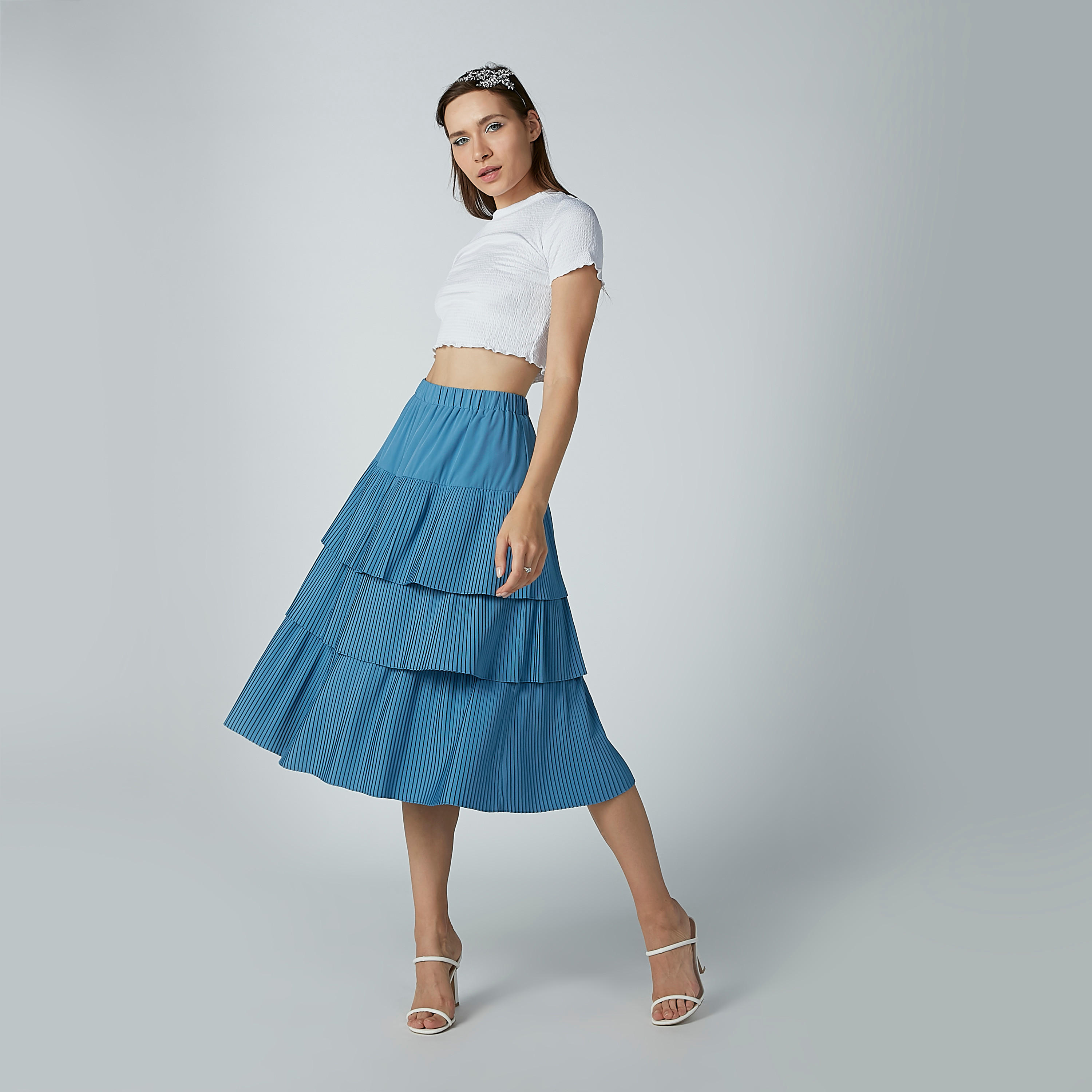 تنورة مقلّمة إيه لاين متوسطة الطول بتفاصيل كشكش وثنيات-women-clothing-bottoms-skirts-image-2