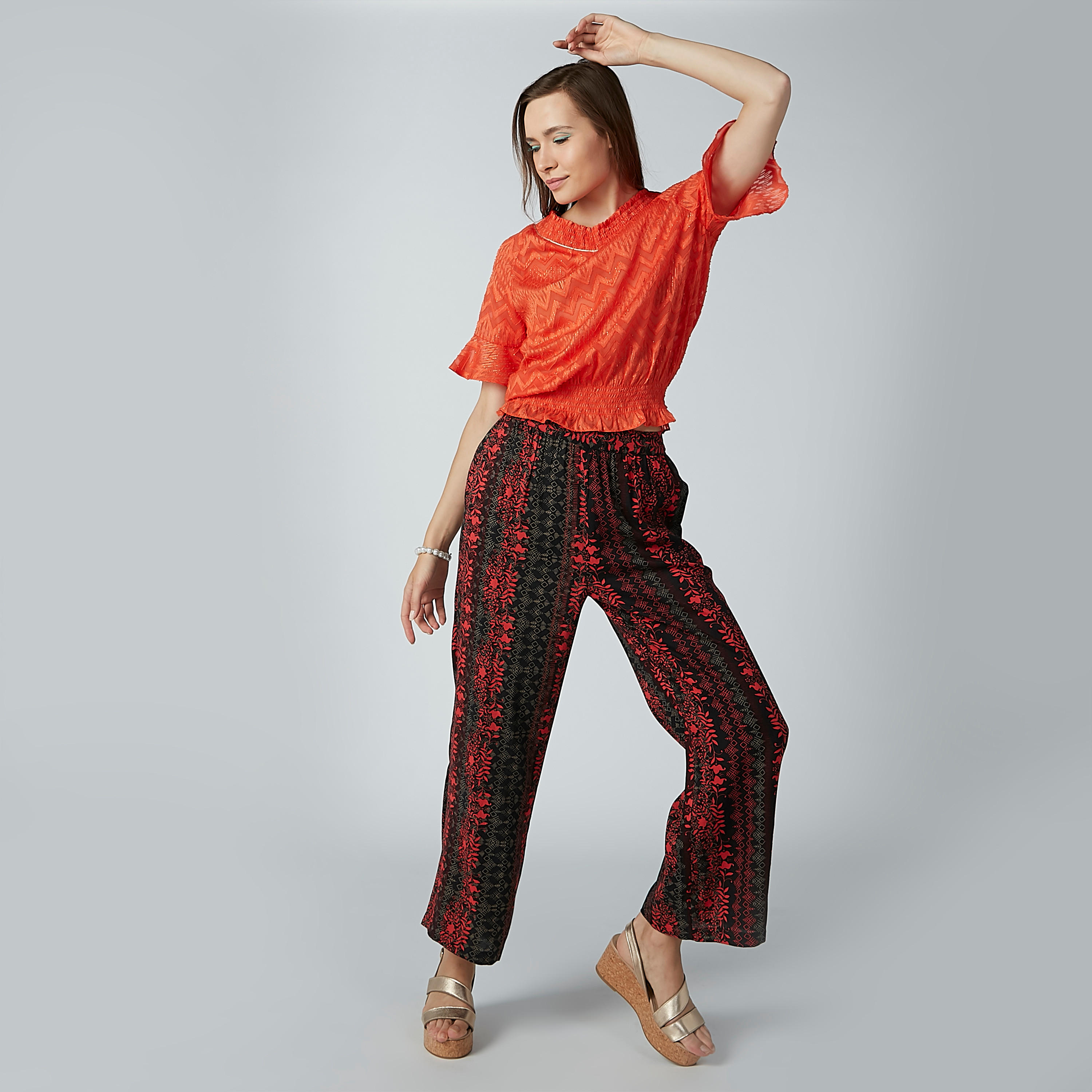 بلوزة بارزة الملمس بياقة V وأكمام قصيرة من إيل-women-clothing-shirtsandblouses-blouses-image-2