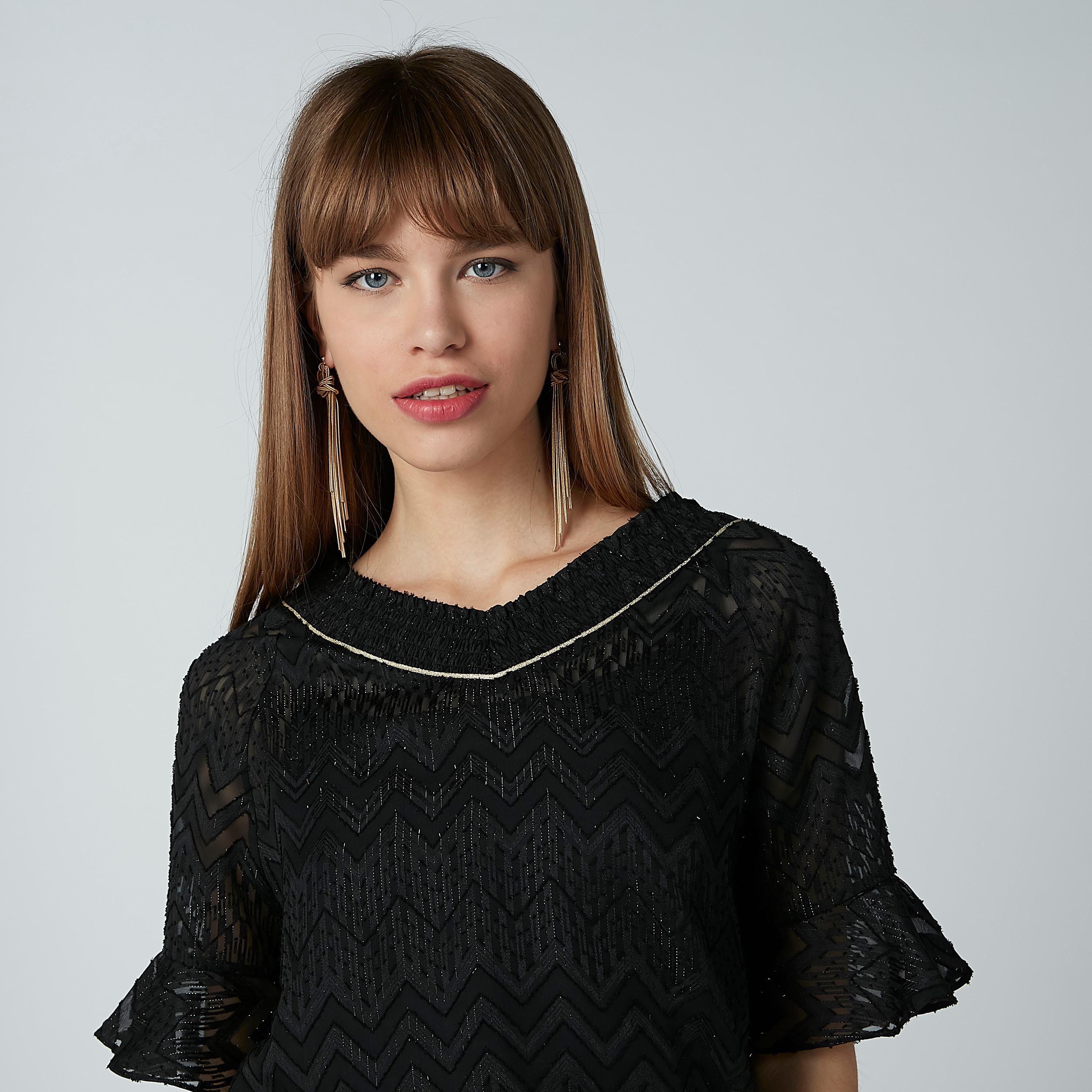 بلوزة بارزة الملمس بياقة V وأكمام واسعة من إيل-women-clothing-shirtsandblouses-blouses-image-1