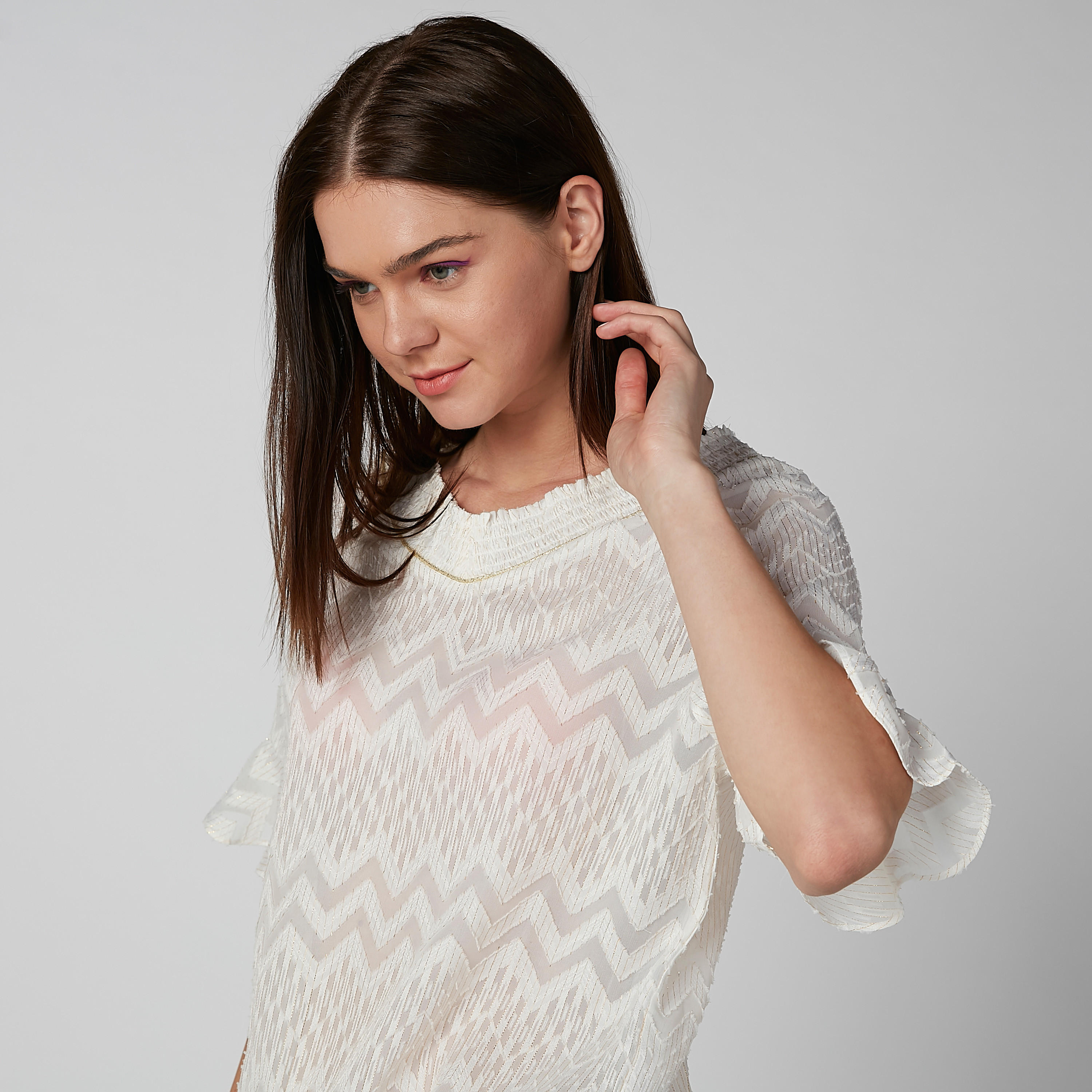 بلوزة بارزة الملمس بياقة V وأكمام قصيرة-women-clothing-shirtsandblouses-blouses-image-2