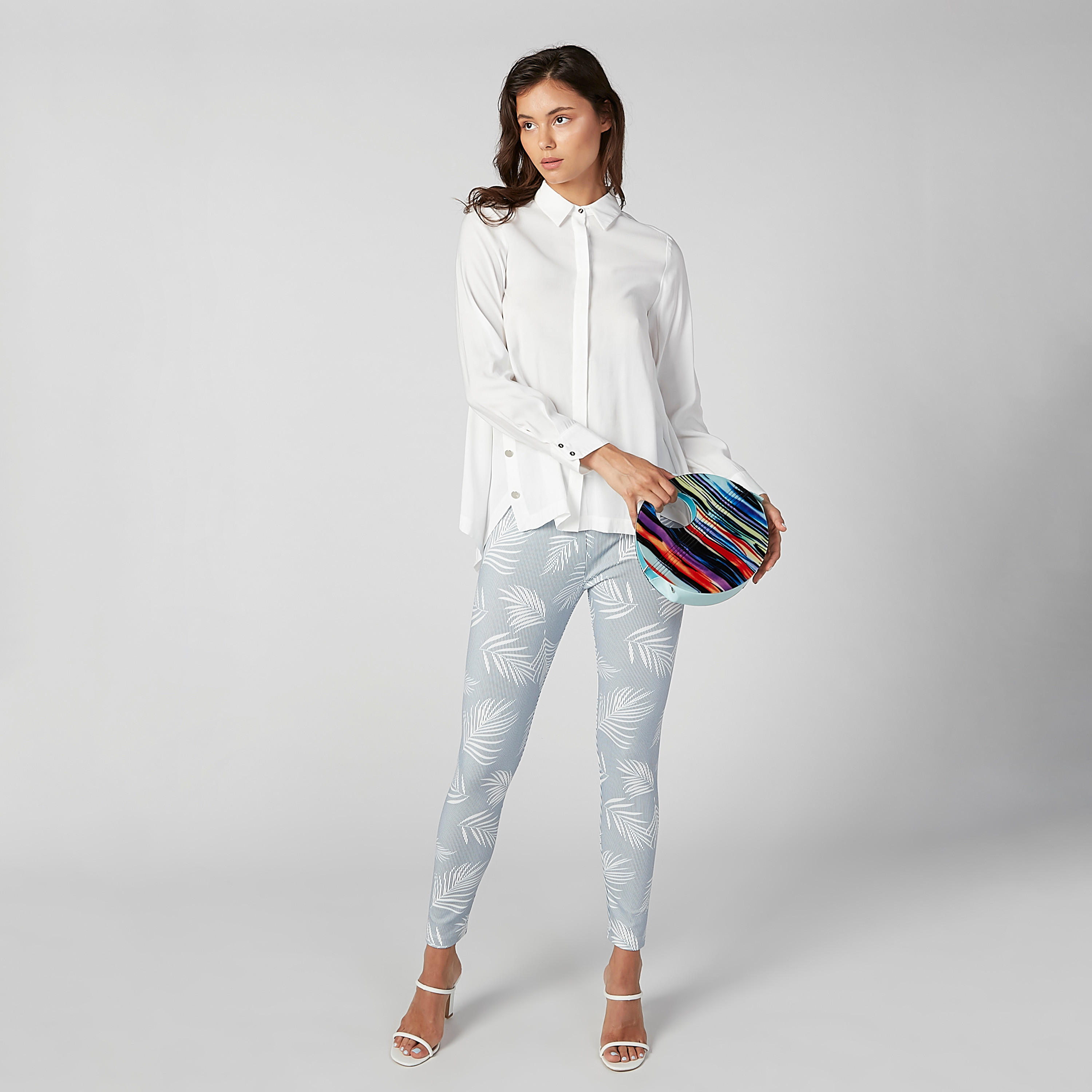 قميص سادة بحوّاف منحدرة وأزرار جانبية من إيل-women-clothing-shirtsandblouses-shirts-image-4