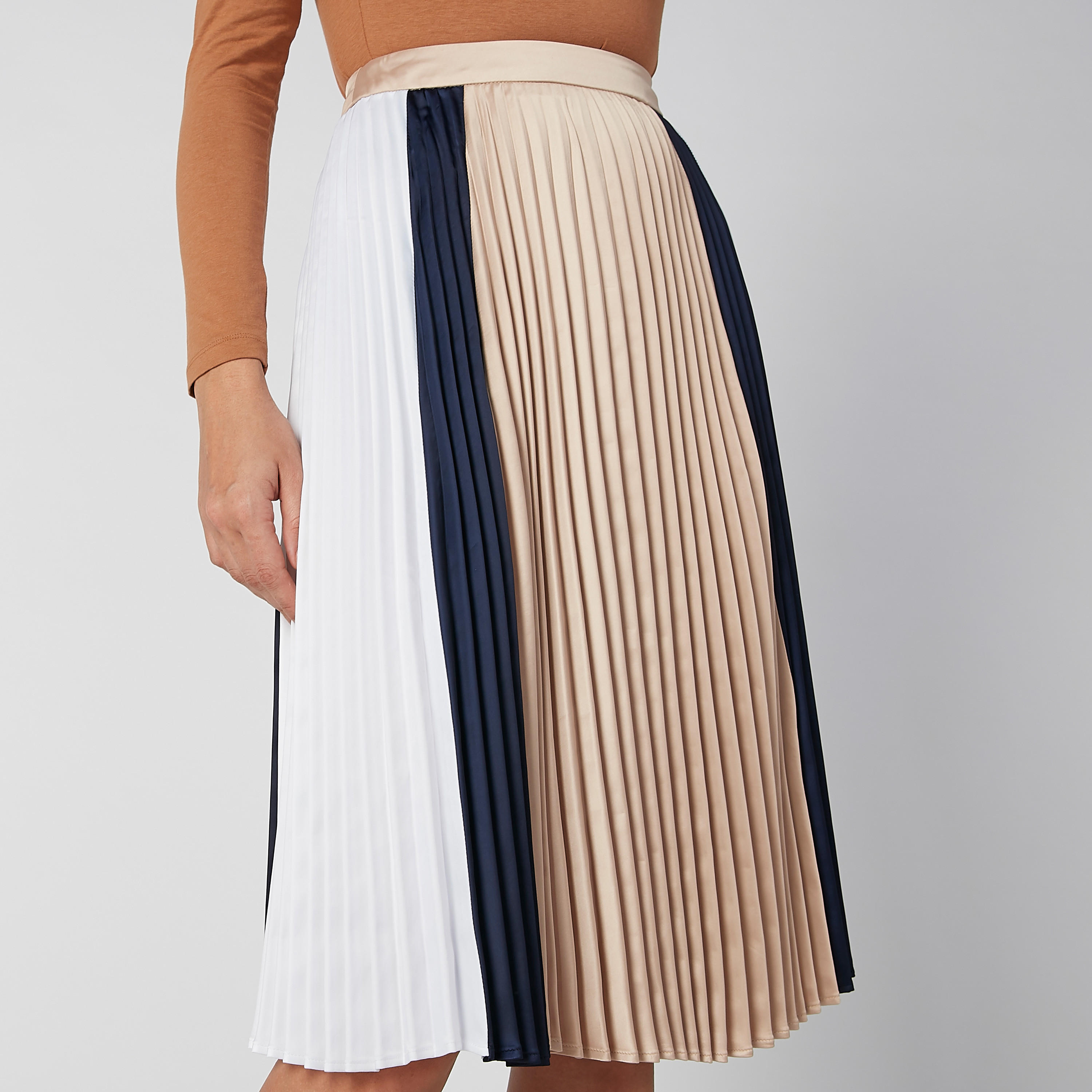 تنورة إيه لاين متوسطة الطول بخصر مطّاطي وثنيات من إيل-women-clothing-bottoms-skirts-image-4