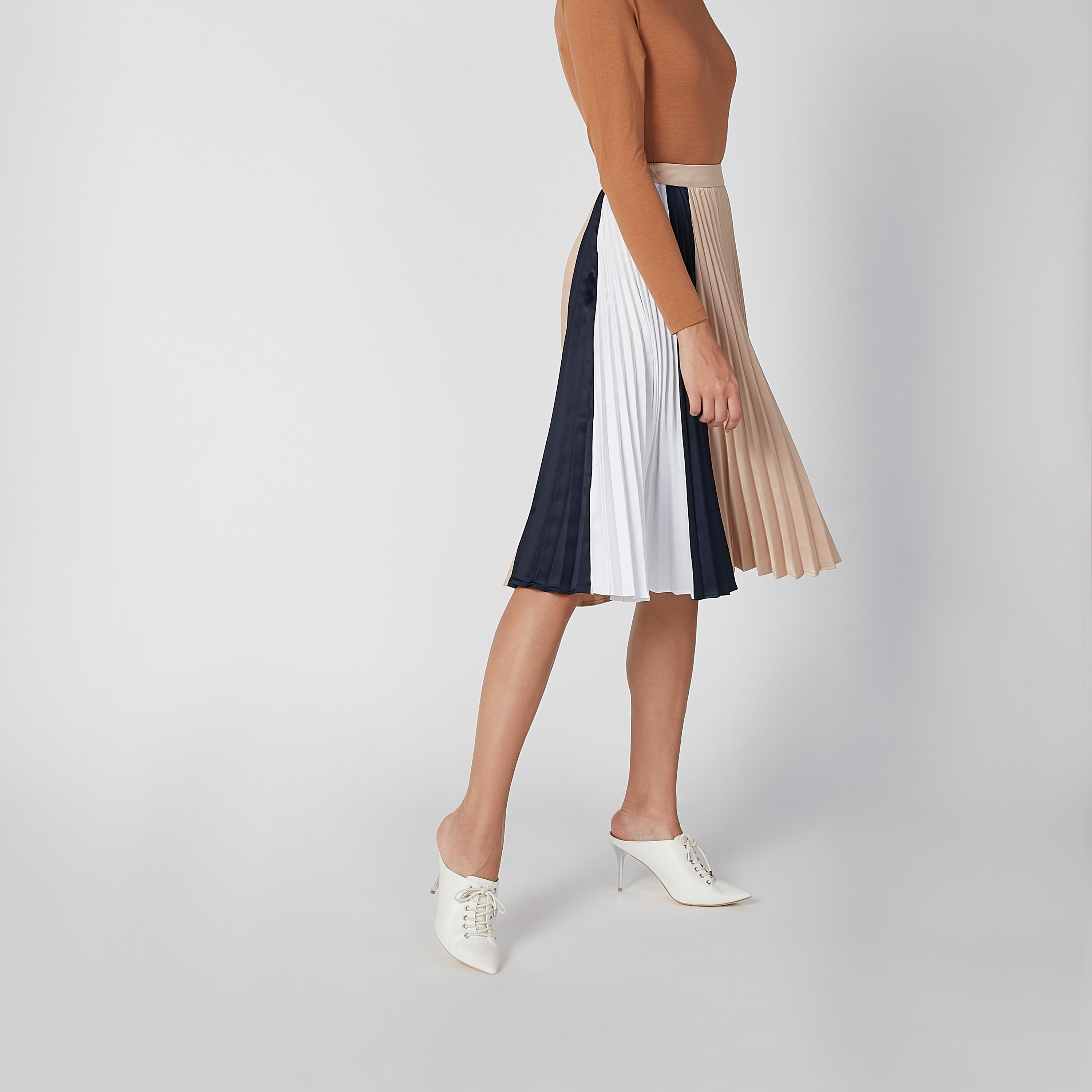 تنورة إيه لاين متوسطة الطول بخصر مطّاطي وثنيات من إيل-women-clothing-bottoms-skirts-image-5