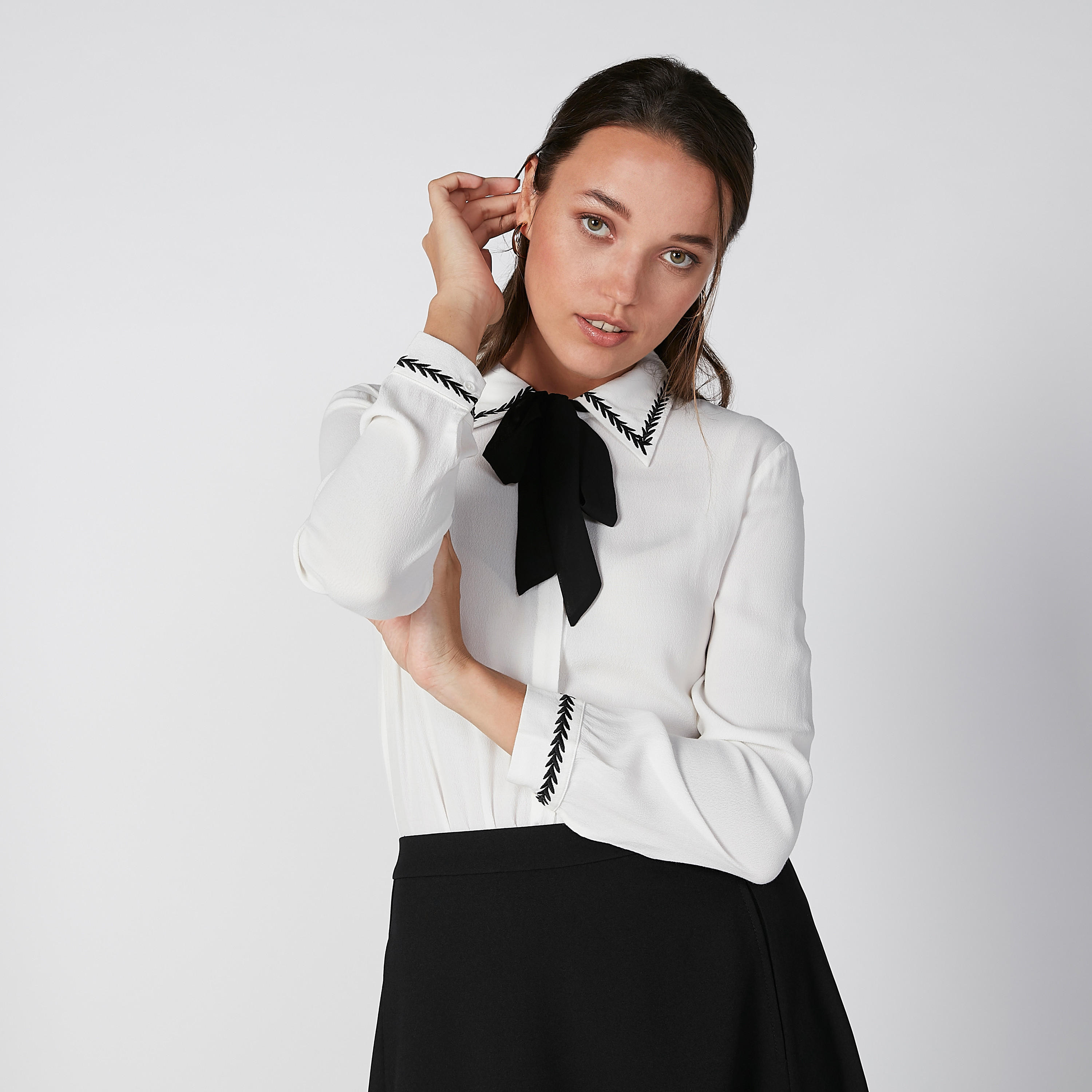 قميص مطرز بأكمام طويلة وفيونكة من إيل-women-clothing-shirtsandblouses-shirts-image-1