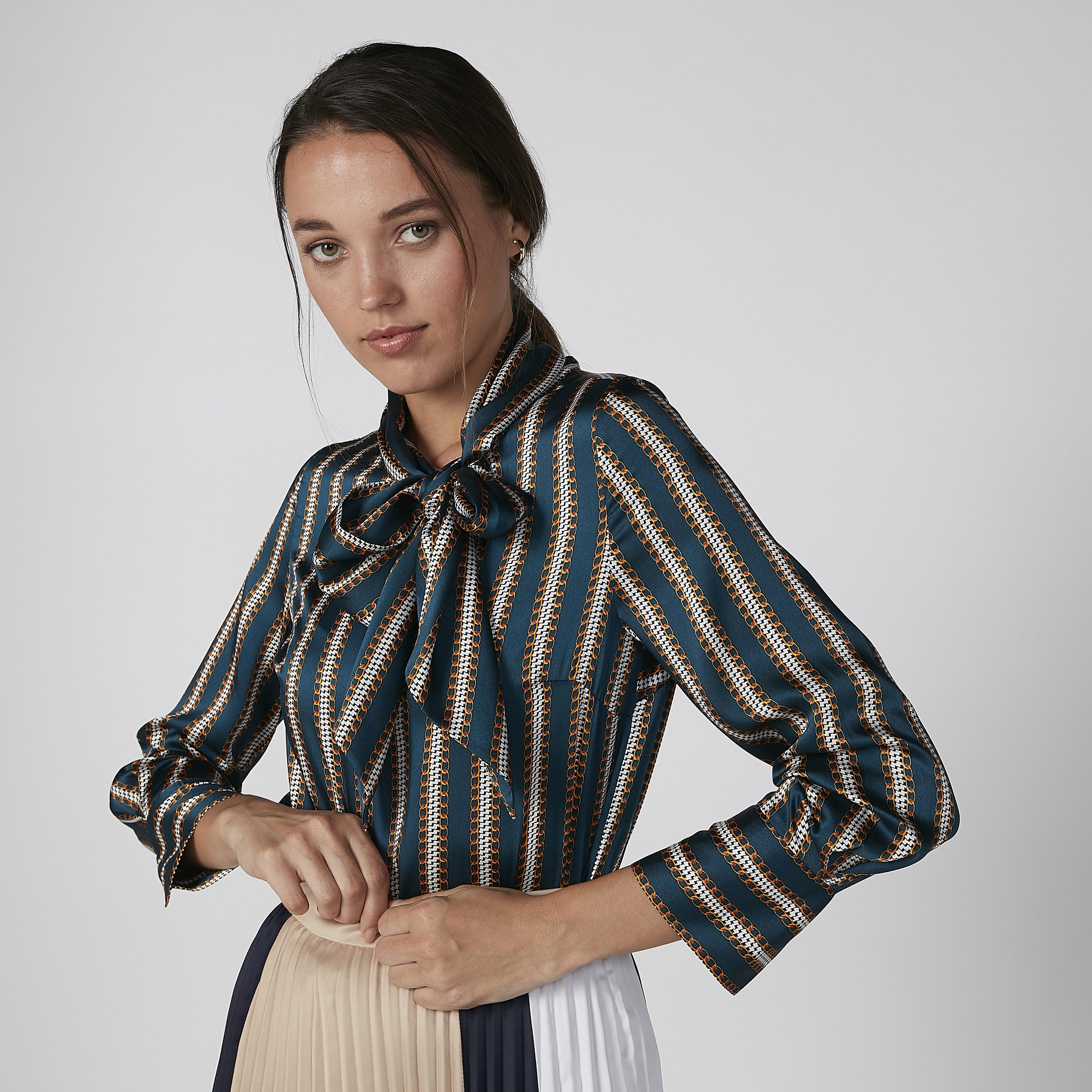 بلوزة بأكمام طويلة وفيونكة وطبعات من ايل-women-clothing-shirtsandblouses-blouses-image-3