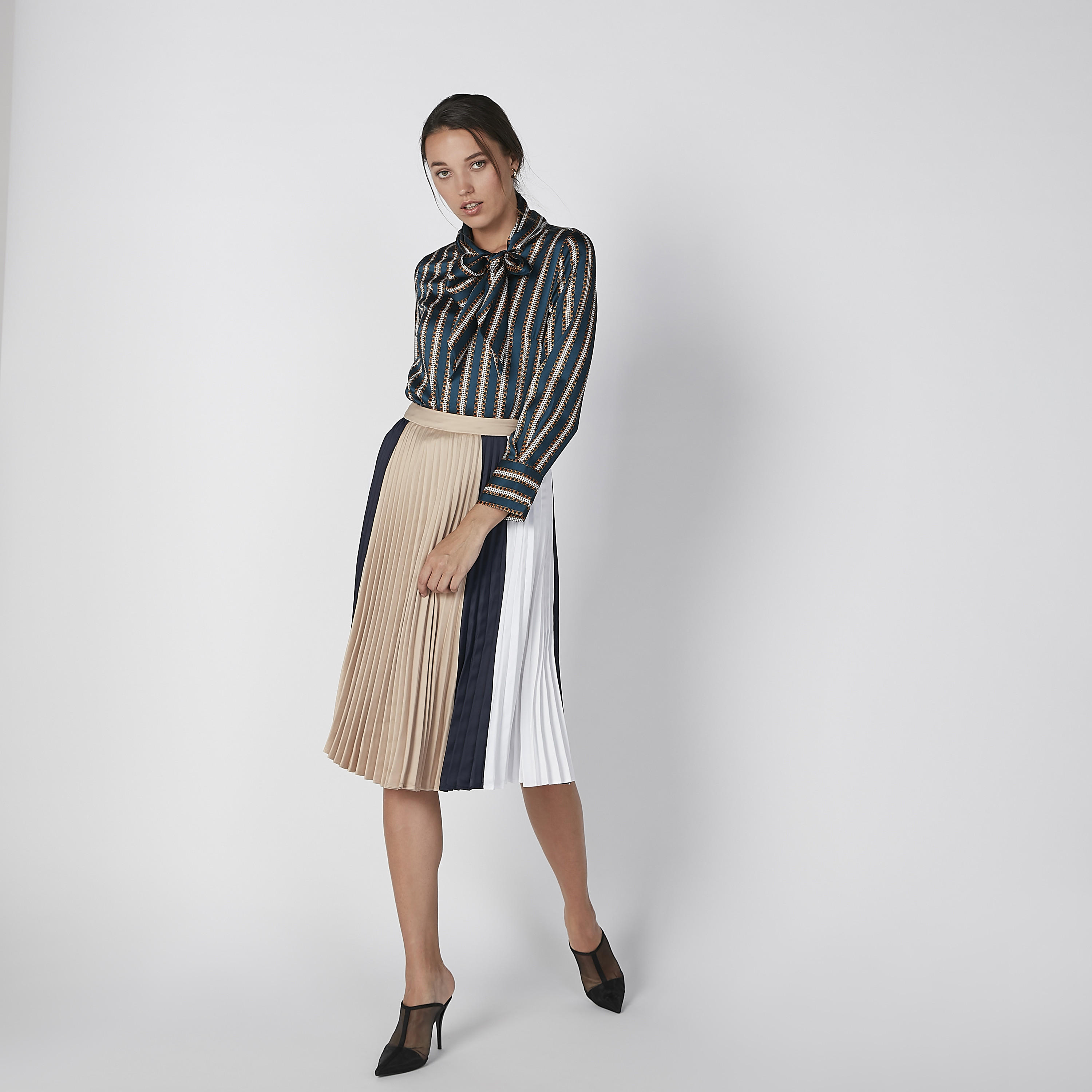 بلوزة بأكمام طويلة وفيونكة وطبعات من ايل-women-clothing-shirtsandblouses-blouses-image-1