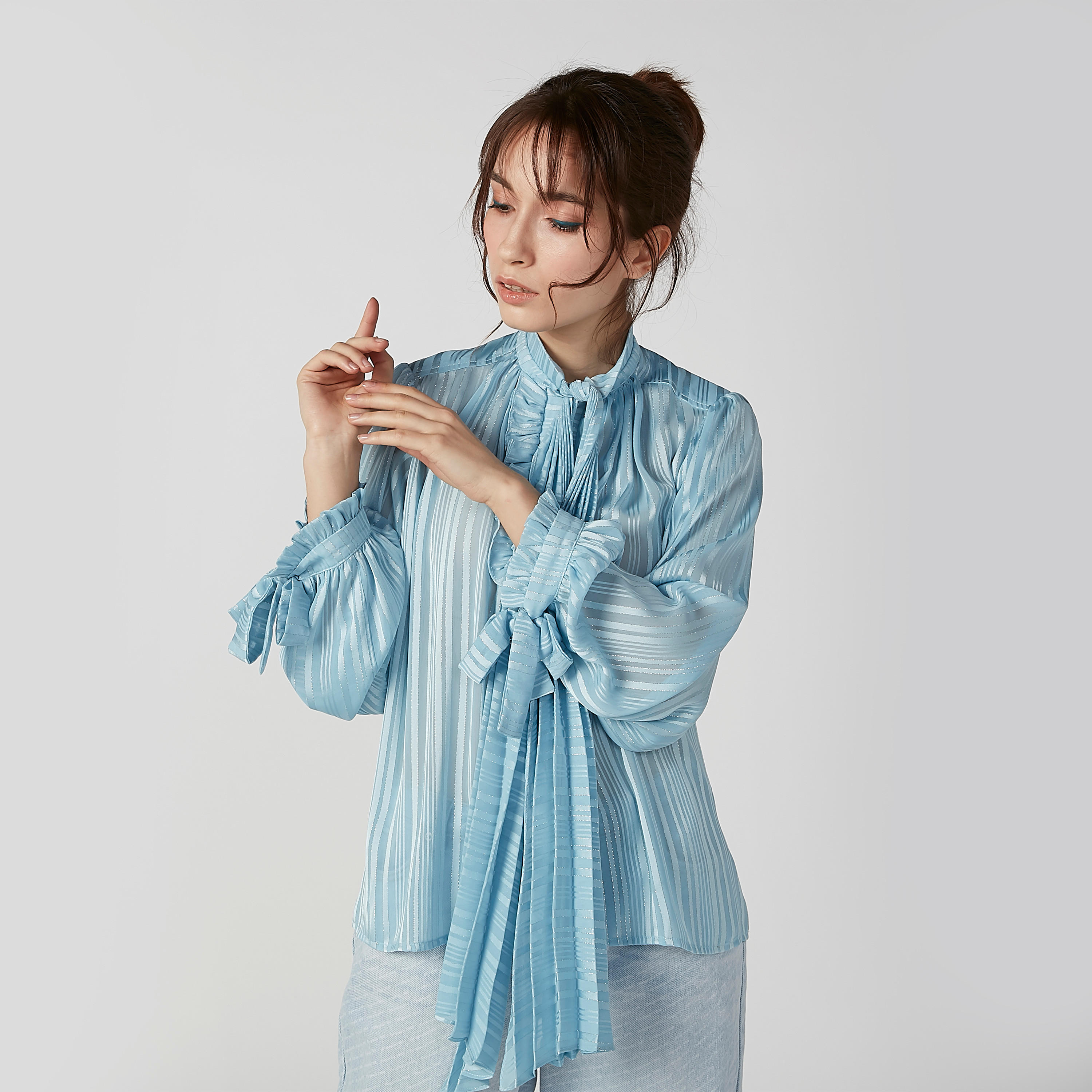 بلوزة مقلّمة بأكمام طويلة وأربطة من إيل-women-clothing-shirtsandblouses-blouses-image-3