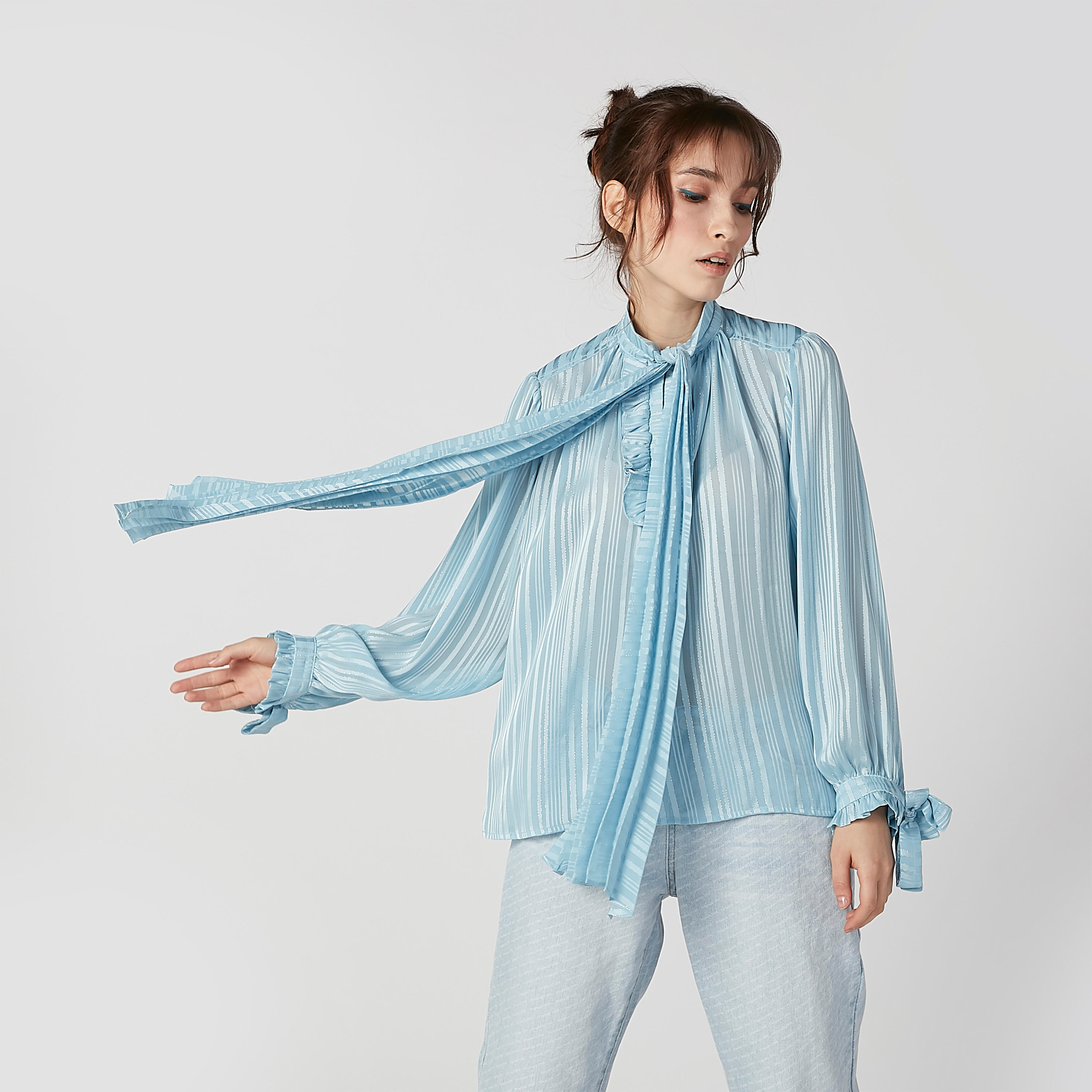 بلوزة مقلّمة بأكمام طويلة وأربطة من إيل-women-clothing-shirtsandblouses-blouses-image-4