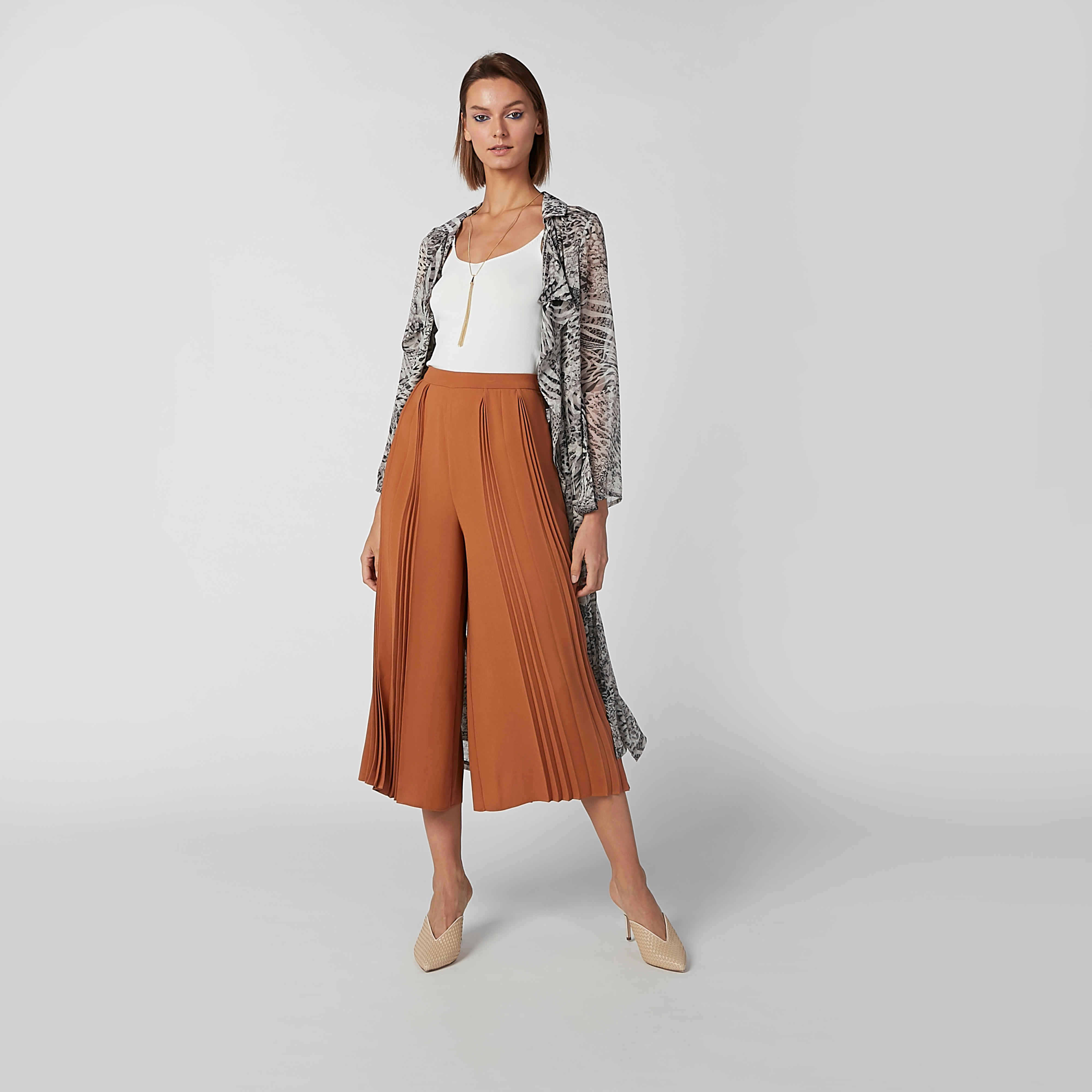 بنطال واسع الساقين سادة بقصّة واسعة وخصر متوسط الارتفاع-women-clothing-bottoms-trousers-image-3