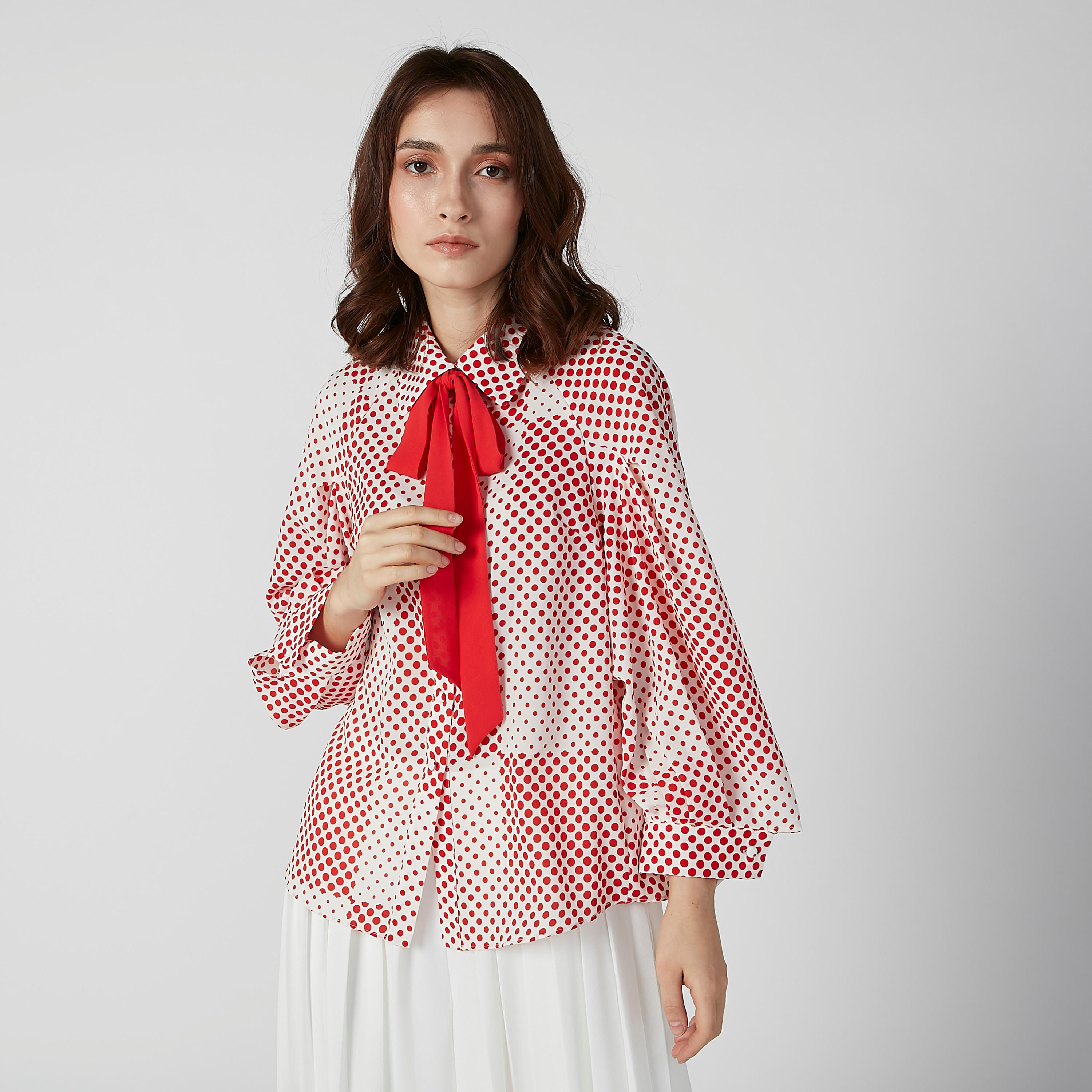 بلوزة بطبعات منقّطة وأكمام طويلة وفيونكة من إيل-women-clothing-shirtsandblouses-blouses-image-1