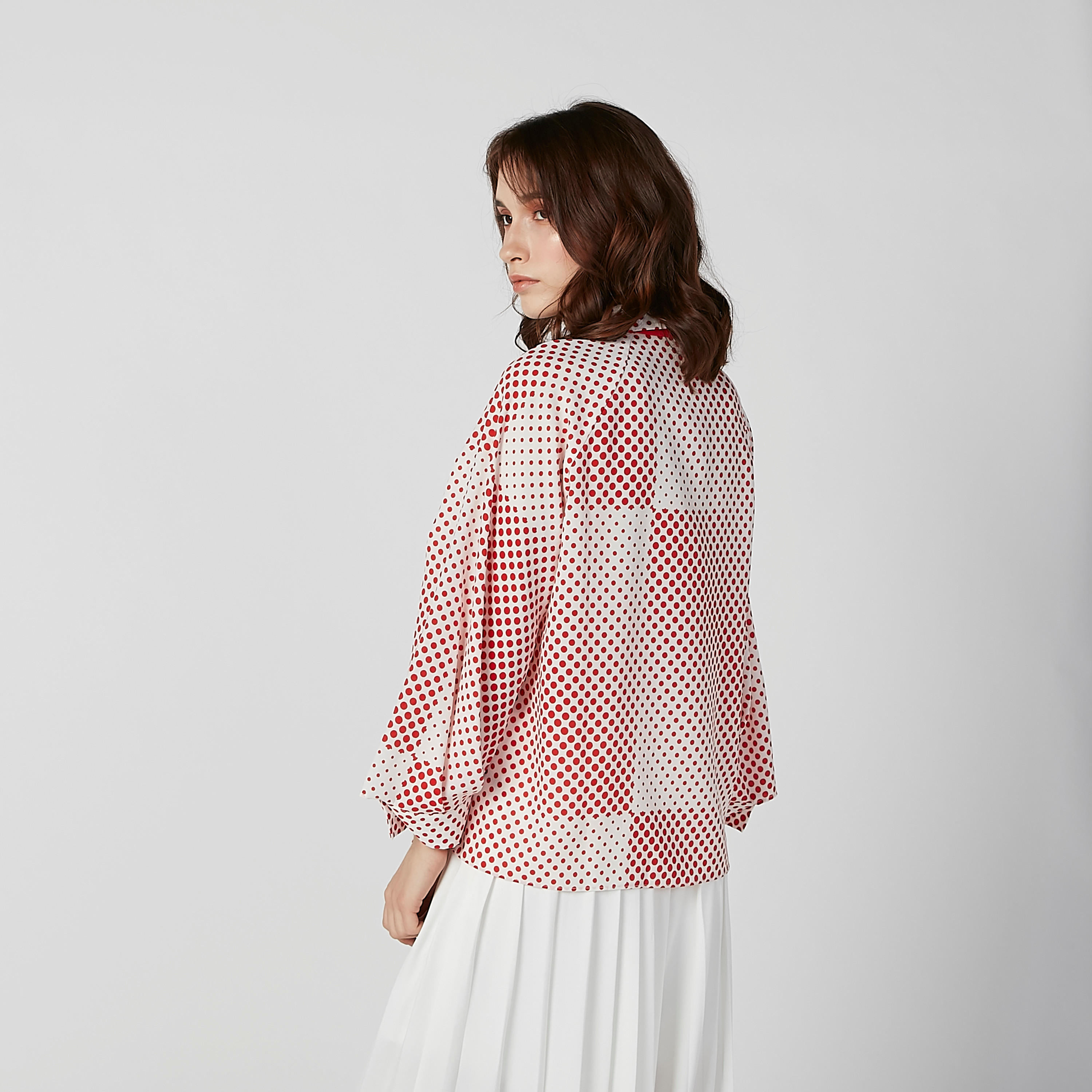 بلوزة بطبعات منقّطة وأكمام طويلة وفيونكة من إيل-women-clothing-shirtsandblouses-blouses-image-2