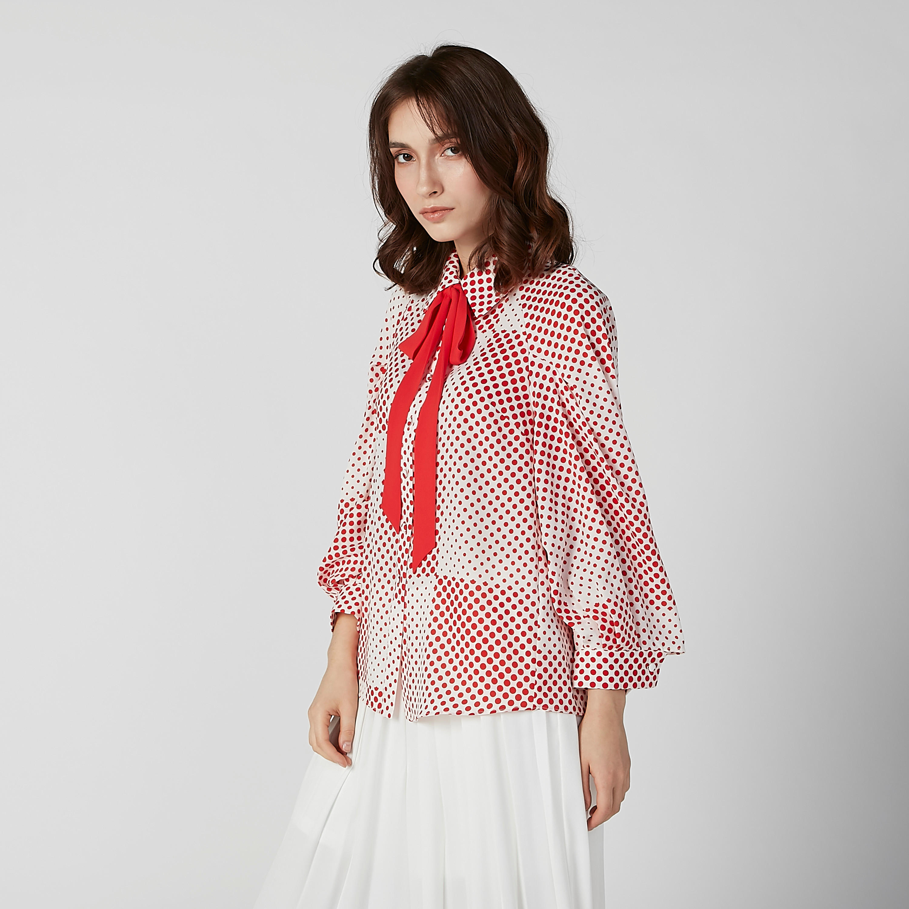 بلوزة بطبعات منقّطة وأكمام طويلة وفيونكة من إيل-women-clothing-shirtsandblouses-blouses-image-4