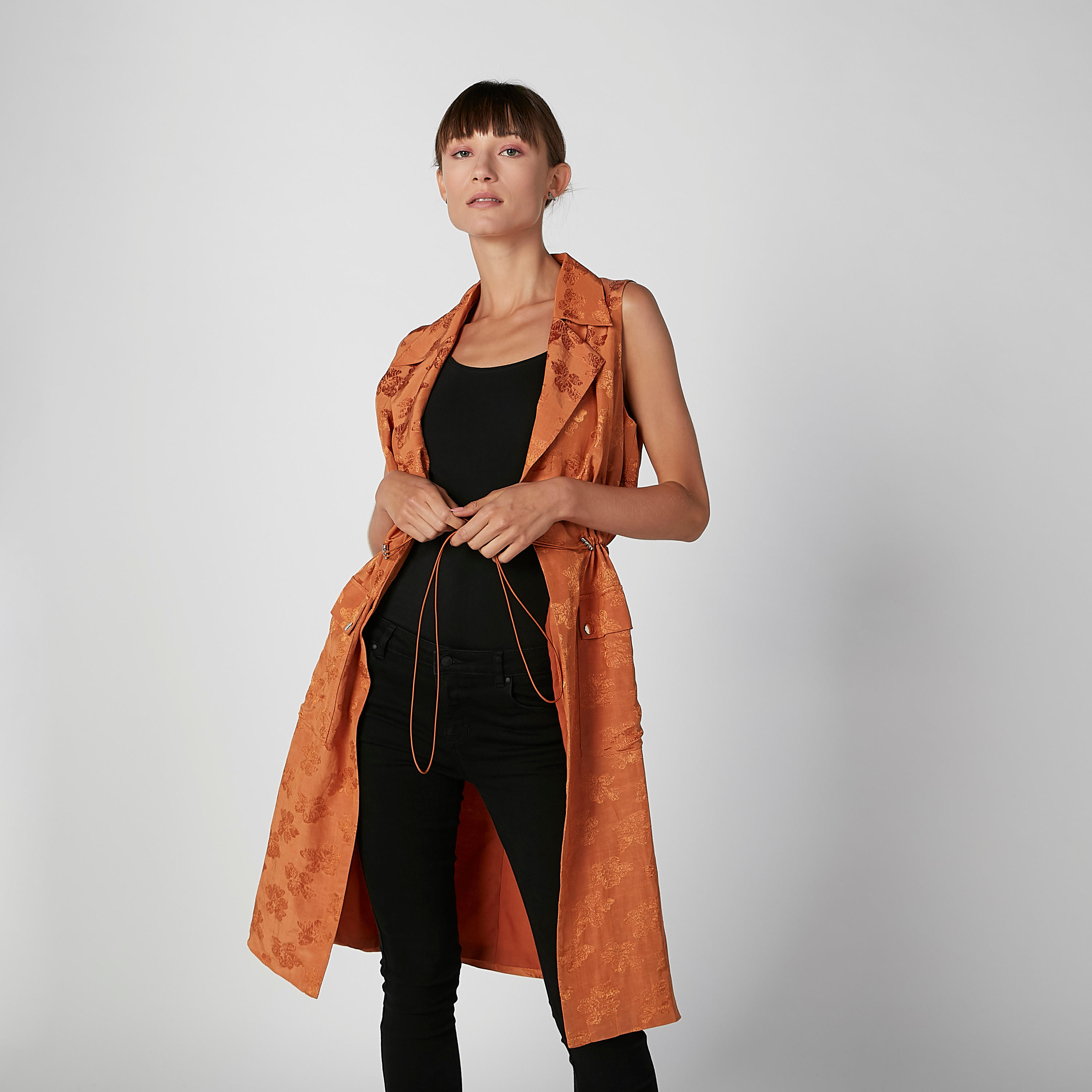 جاكيت دون أكمام بجيوب بطيّة وطبعات من إيل-women-winterwear-coatsandjackets-jackets-image-1