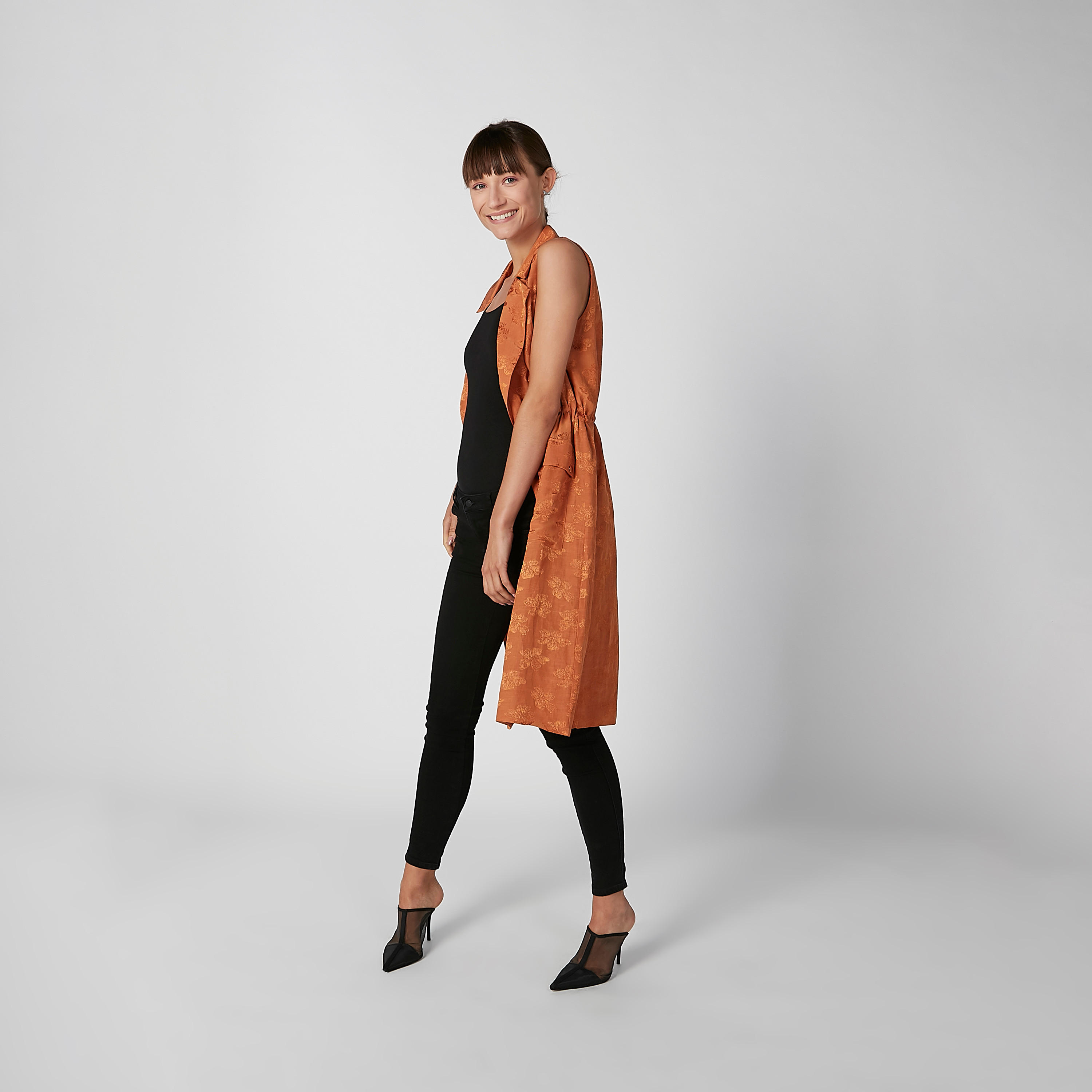 جاكيت دون أكمام بجيوب بطيّة وطبعات من إيل-women-winterwear-coatsandjackets-jackets-image-2