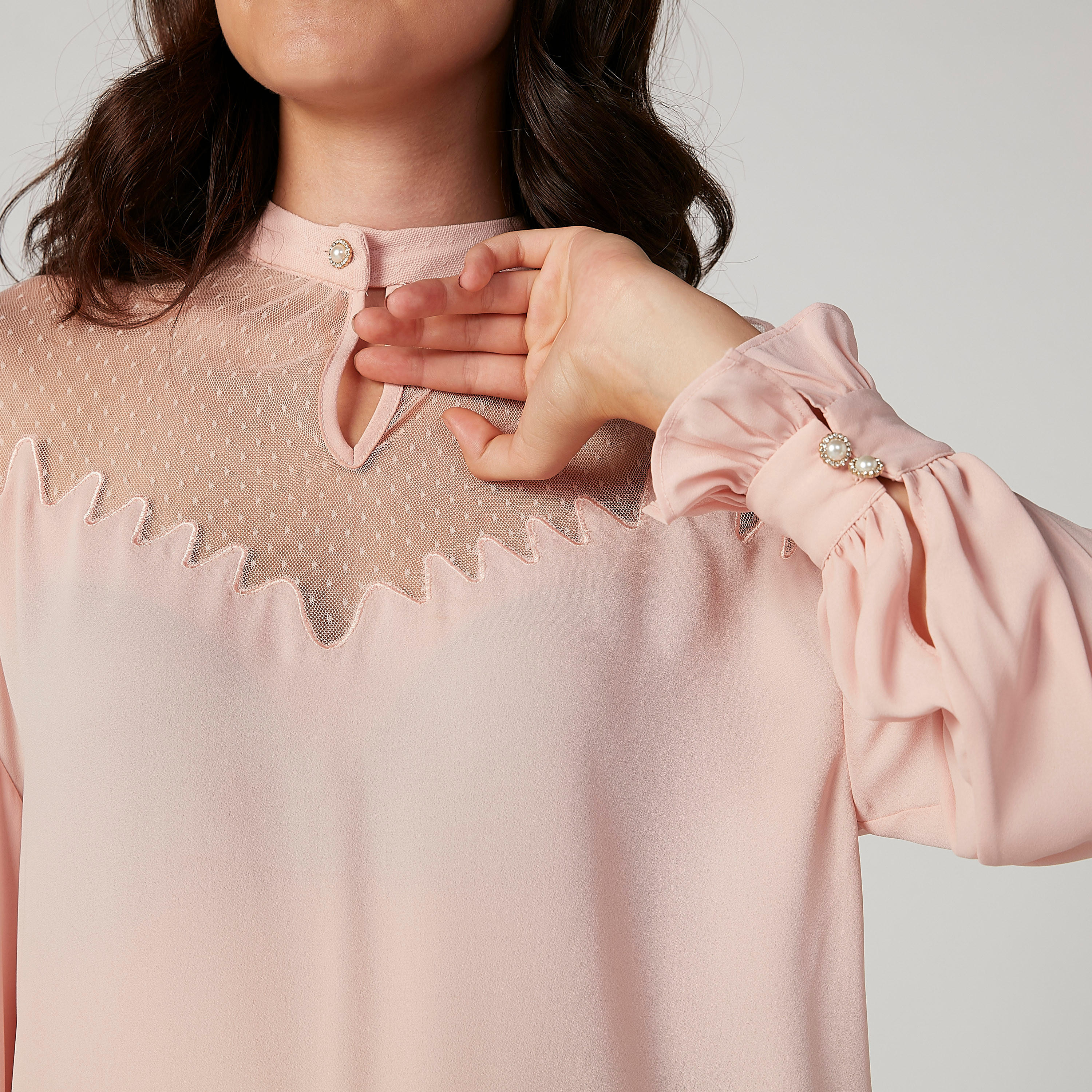 بلوزة مطرّزة بياقة عاديّة وأكمام طويلة من إيل-women-clothing-shirtsandblouses-blouses-image-2