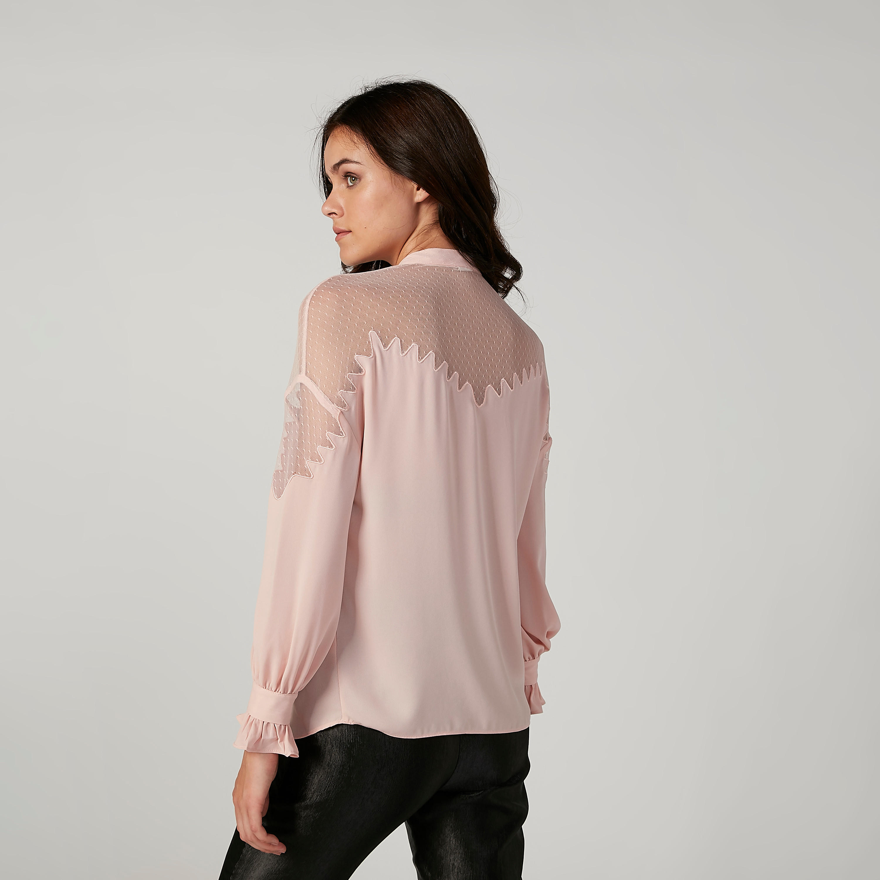 بلوزة مطرّزة بياقة عاديّة وأكمام طويلة من إيل-women-clothing-shirtsandblouses-blouses-image-3