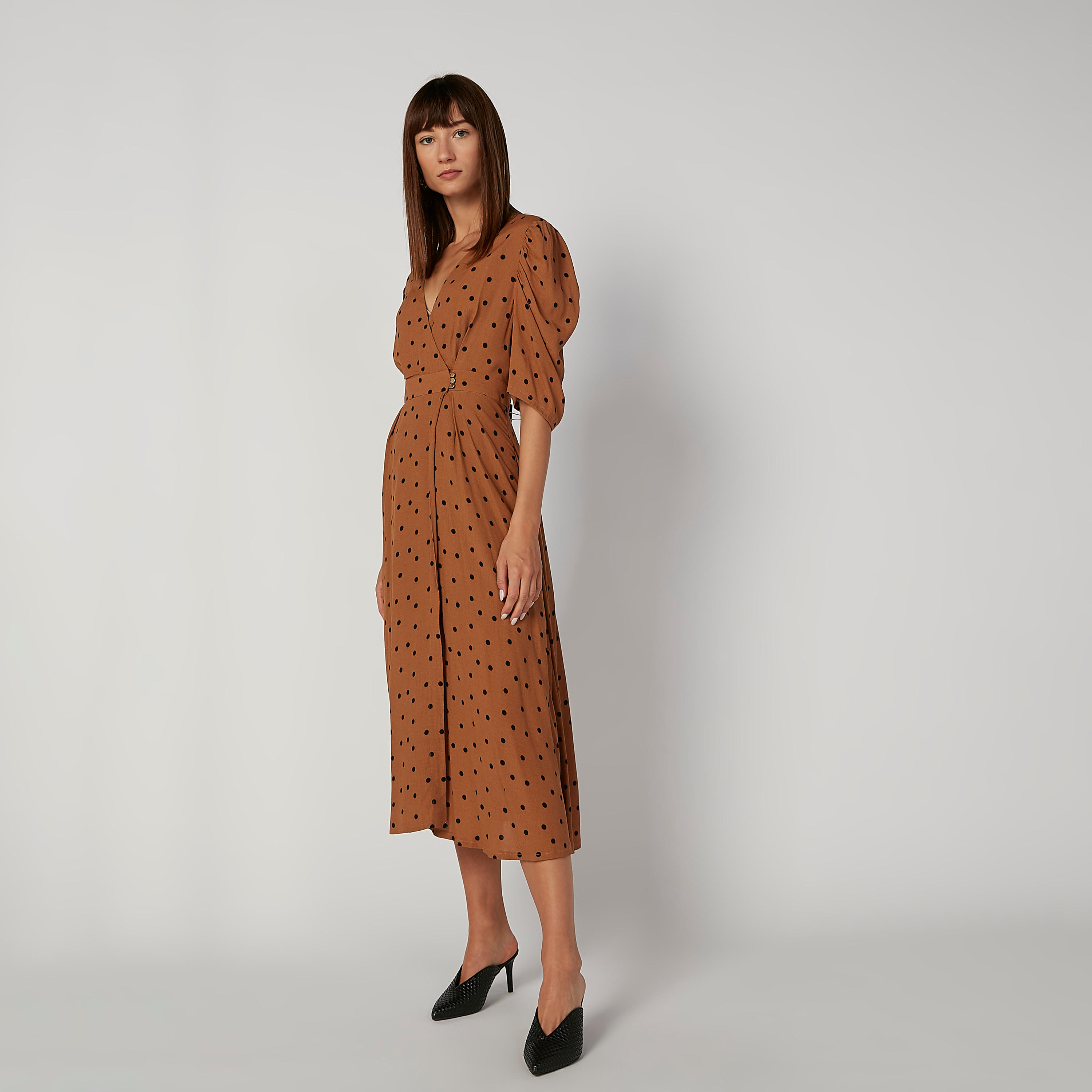 فستان ميدي إيه لاين بياقة V وأكمام قصيرة وطبعات منقطّة-women-clothing-dresses-image-5