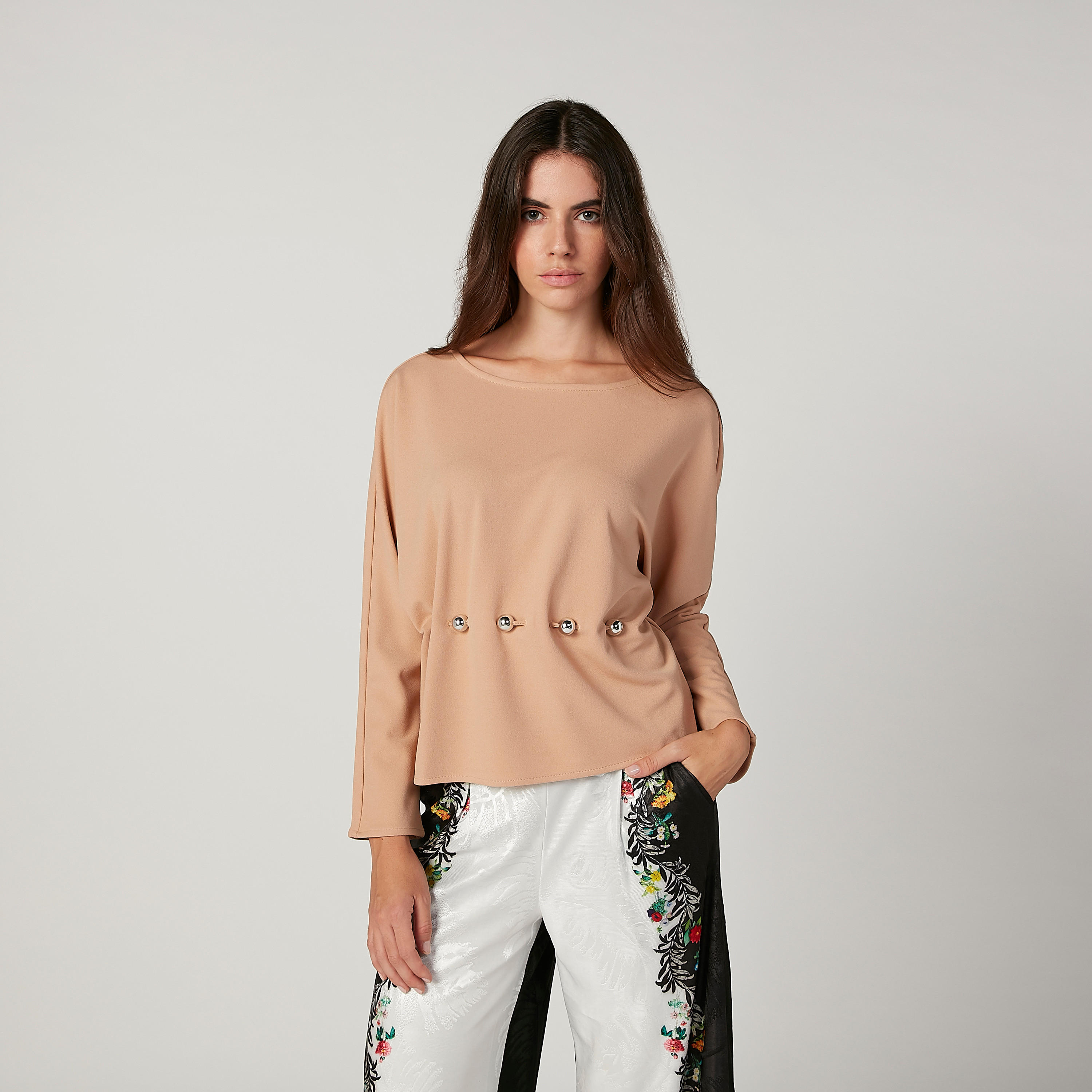 بلوزة مزيّنة بياقة قارب وأكمام طويلة من إيل-women-clothing-tshirts-image-1
