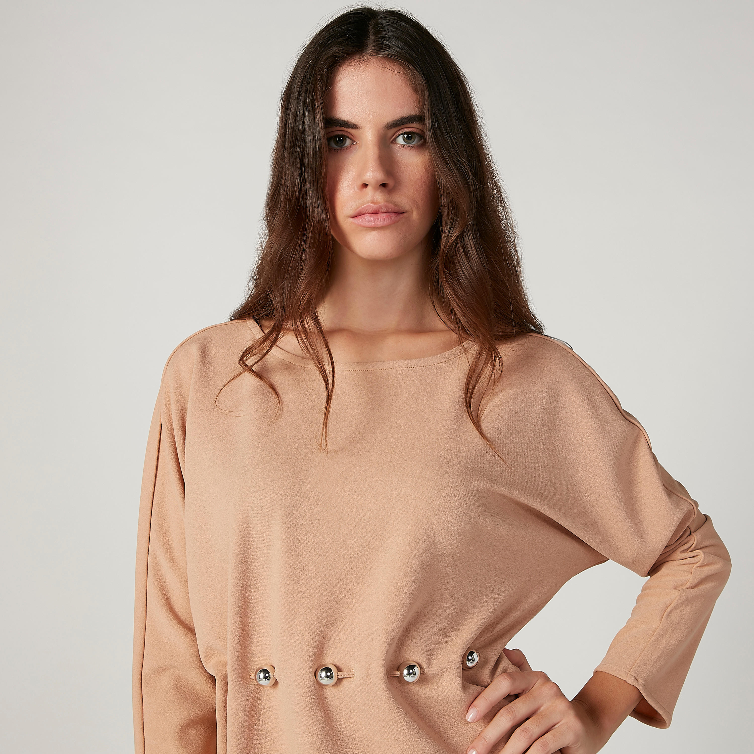 بلوزة مزيّنة بياقة قارب وأكمام طويلة من إيل-women-clothing-tshirts-image-3