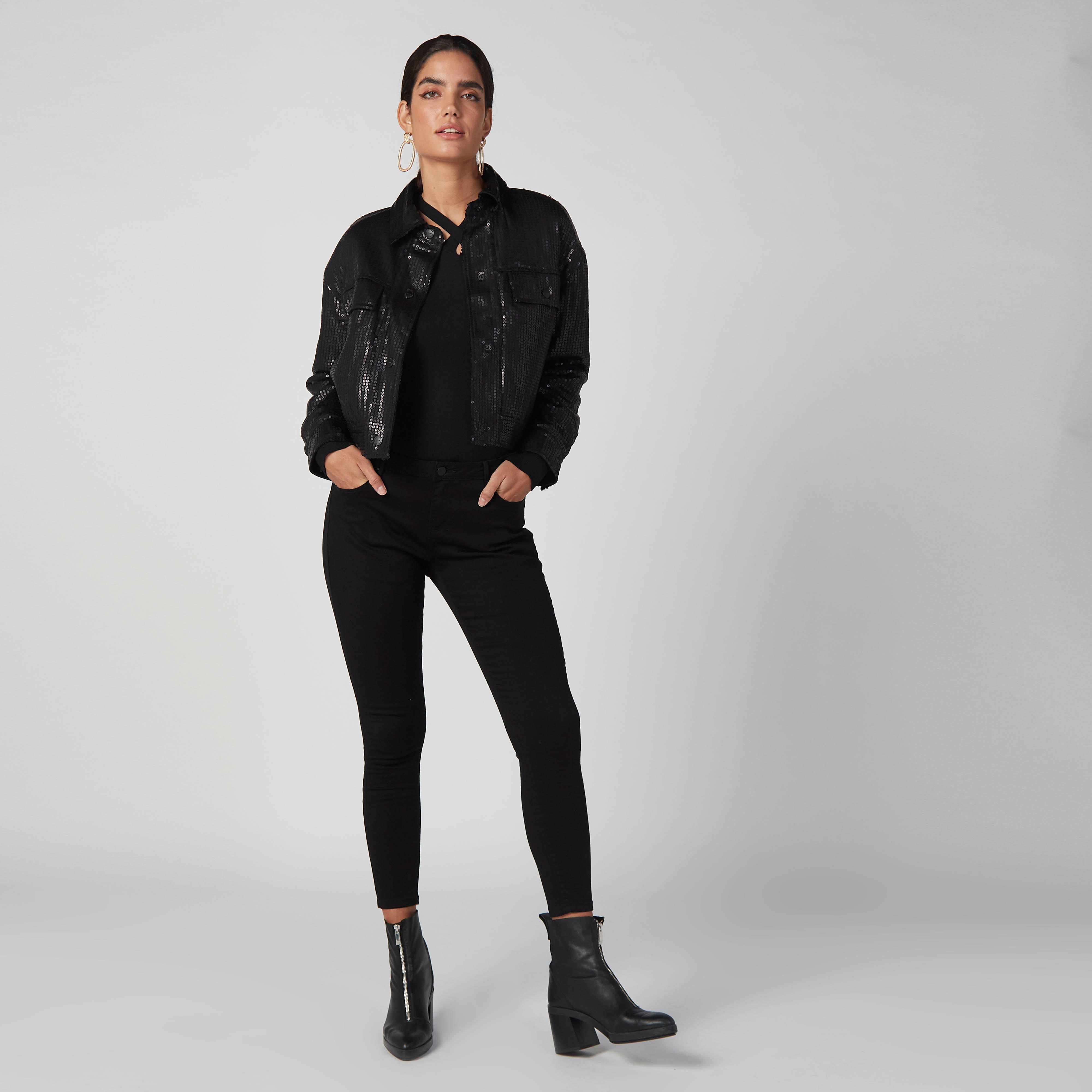 بلوزة سادة بياقة V وأكمام طويلة من إيل-women-clothing-shirtsandblouses-blouses-image-3