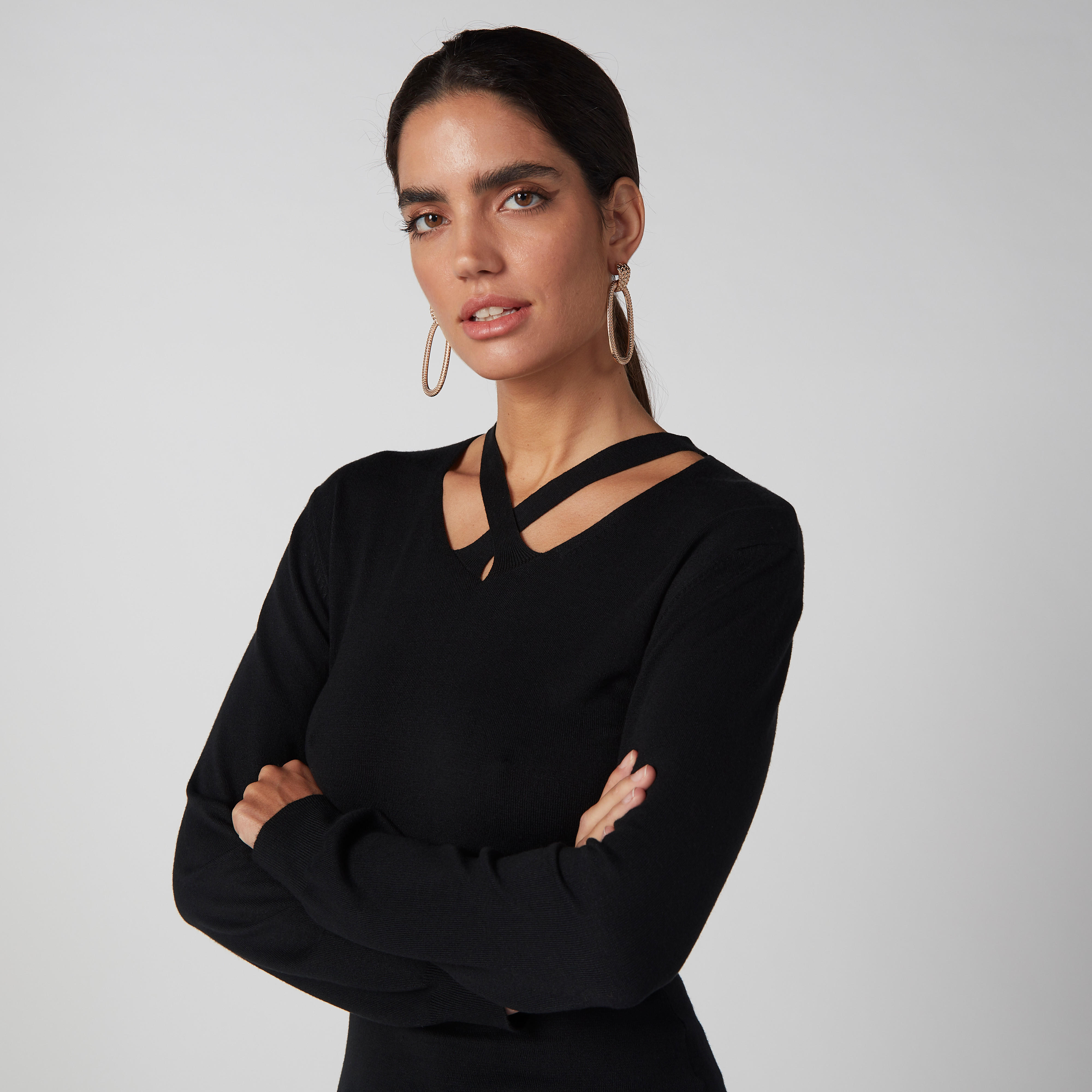 بلوزة سادة بياقة V وأكمام طويلة من إيل-women-clothing-shirtsandblouses-blouses-image-2