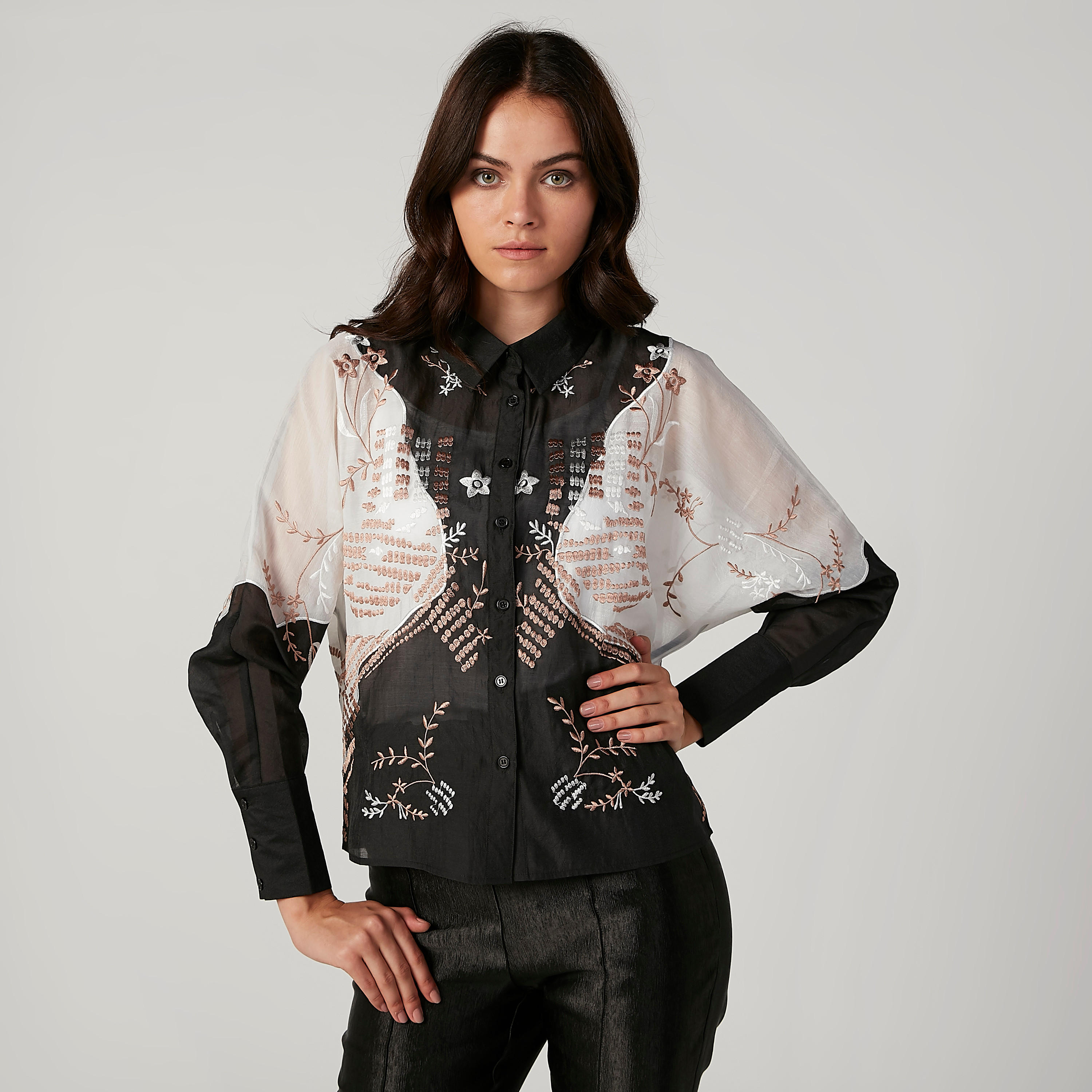 قميص مطرّز بياقة عاديّة وأكمام طويلة من إيل-women-clothing-shirtsandblouses-shirts-image-1