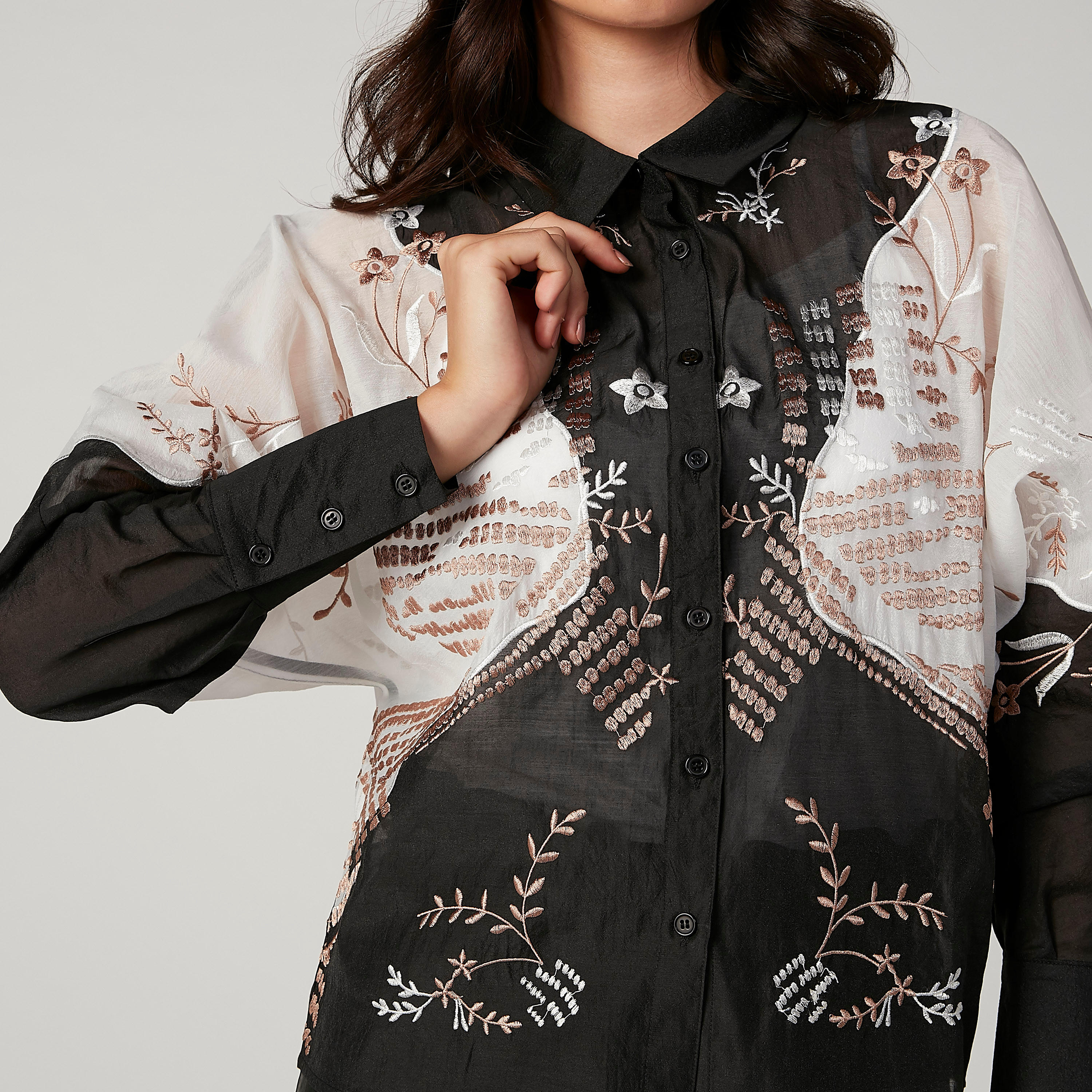 قميص مطرّز بياقة عاديّة وأكمام طويلة من إيل-women-clothing-shirtsandblouses-shirts-image-2