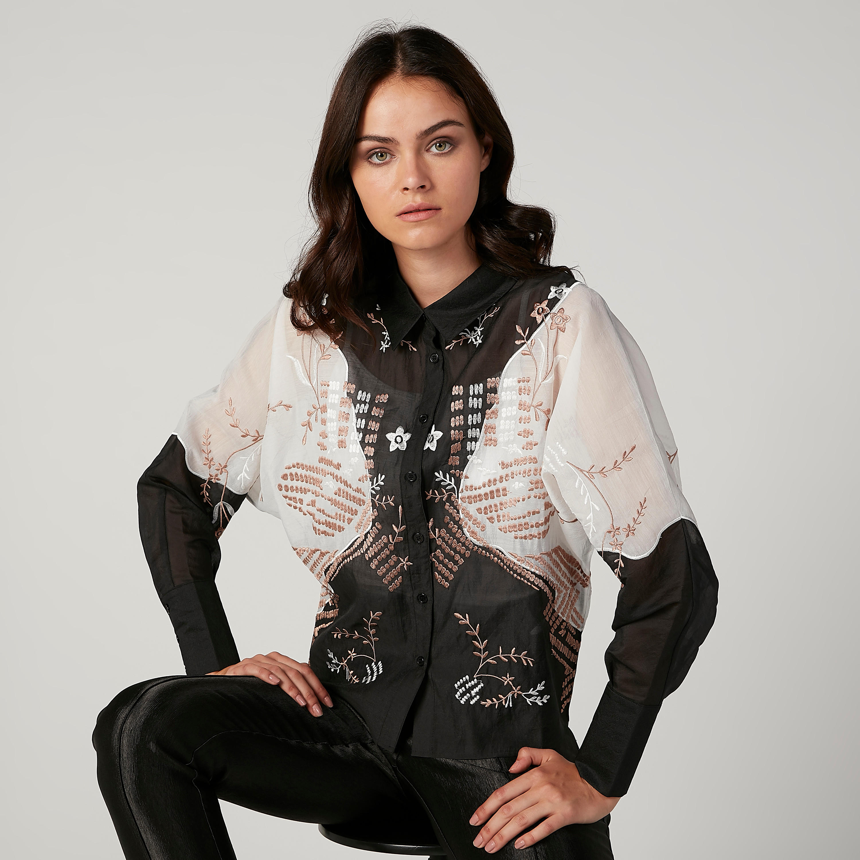 قميص مطرّز بياقة عاديّة وأكمام طويلة من إيل-women-clothing-shirtsandblouses-shirts-image-5
