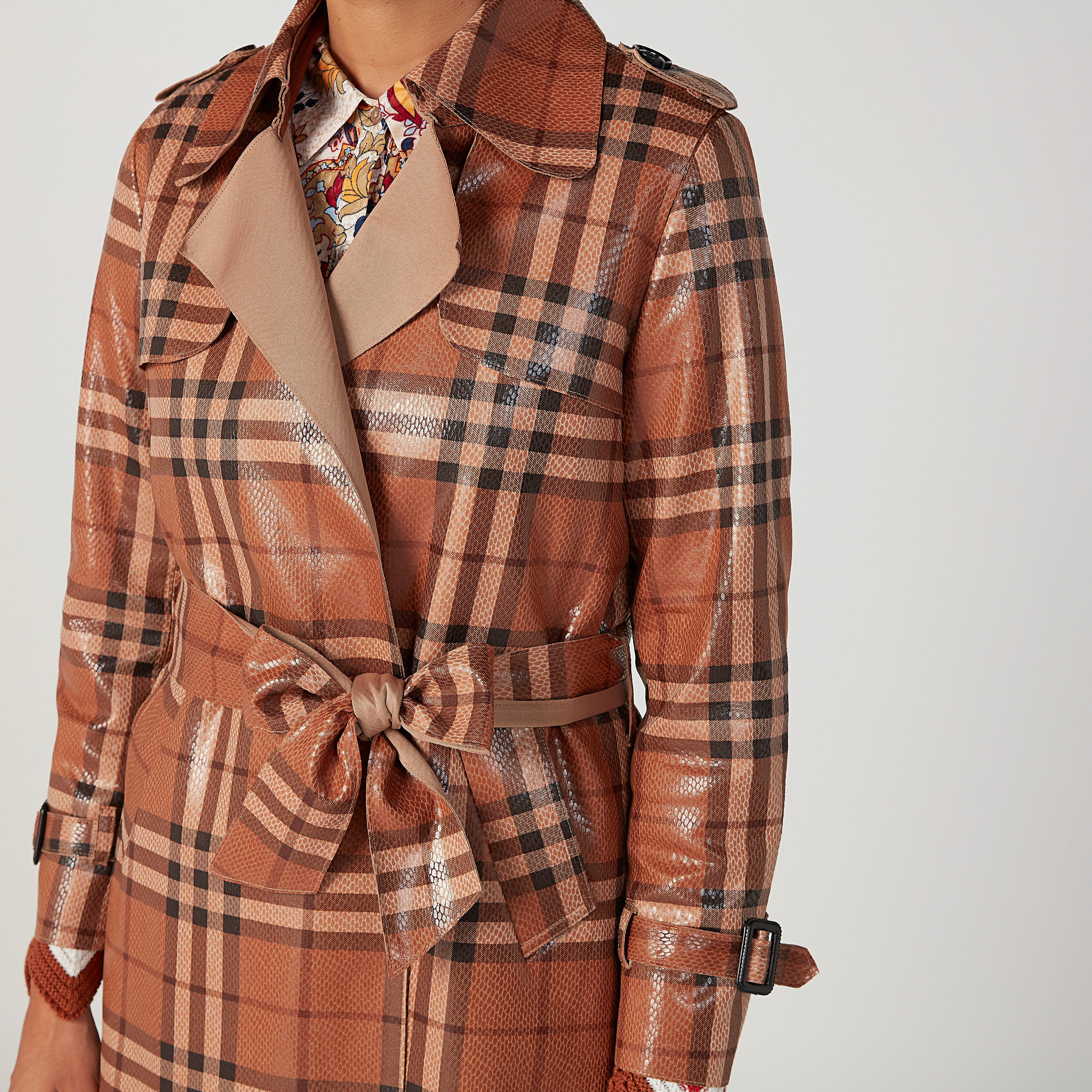 معطف كاروهات بقصّة مستقيمة وجيوب من إيل-women-clothing-coatsandjackets-coats-image-3