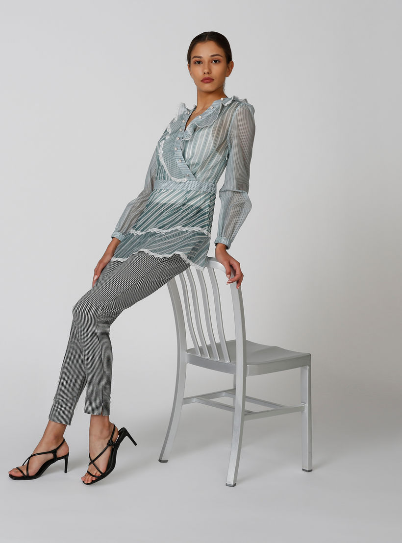 بلوزة واسعة مقلّمة بياقة V وأكمام طويلة من إيل-women-clothing-shirtsandblouses-blouses-image-3
