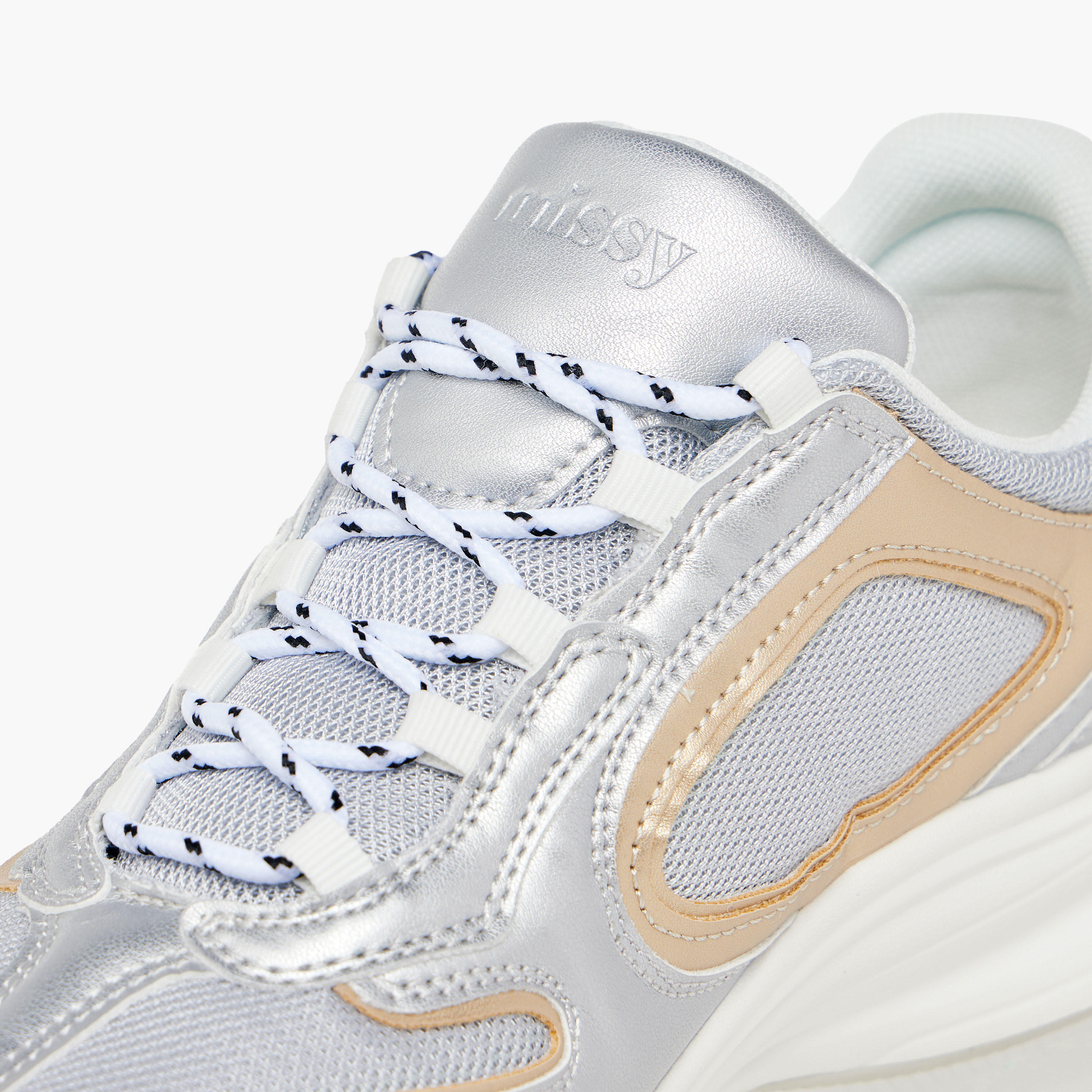 حذاء سنيكرز بِألواح ورباط إغلاق من ميسي-women-shoes-sneakers-image-9