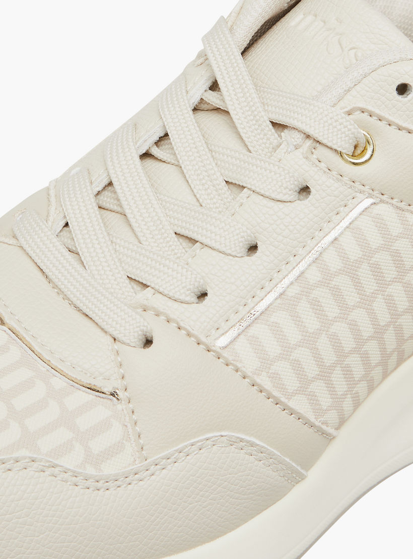 حذاء سنيكرز برباط إغلاق وطبعات مونوجرام من ميسي-women-shoes-sneakers-image-4
