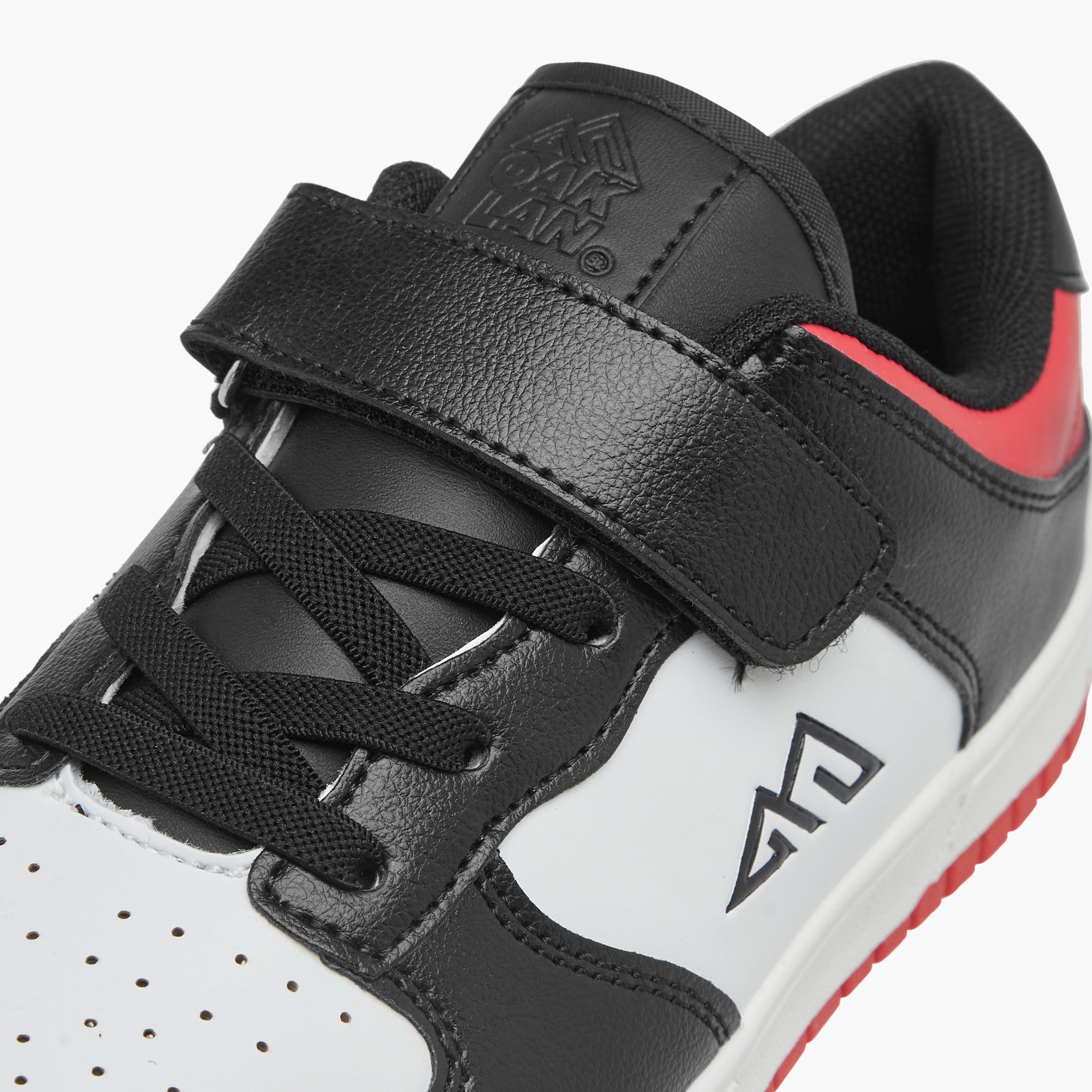 Oaklan by Shoexpress Kids Panelled Sneakers with Hook and Loop Closure-boys-shoes-sneakers-image-4