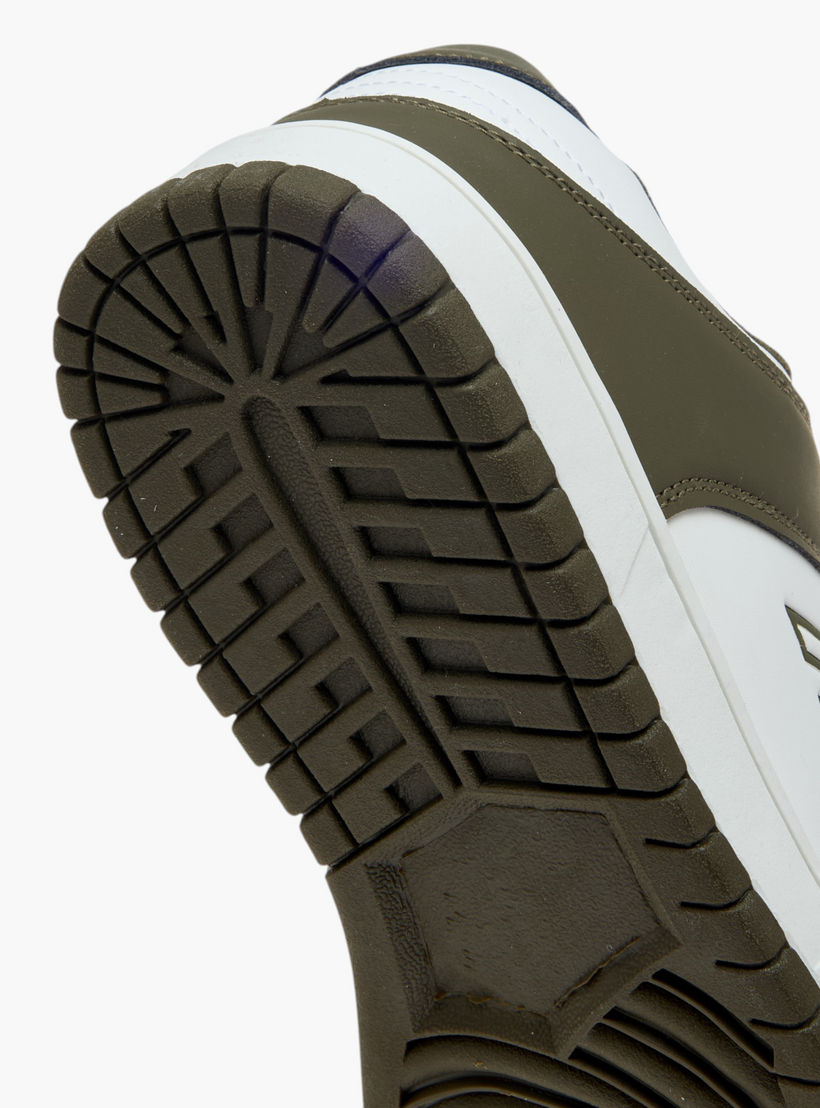 حذاء سنيكرز برباط إغلاق وشعار من أوكلان من شوإكسبريس-men-shoes-sneakers-image-5