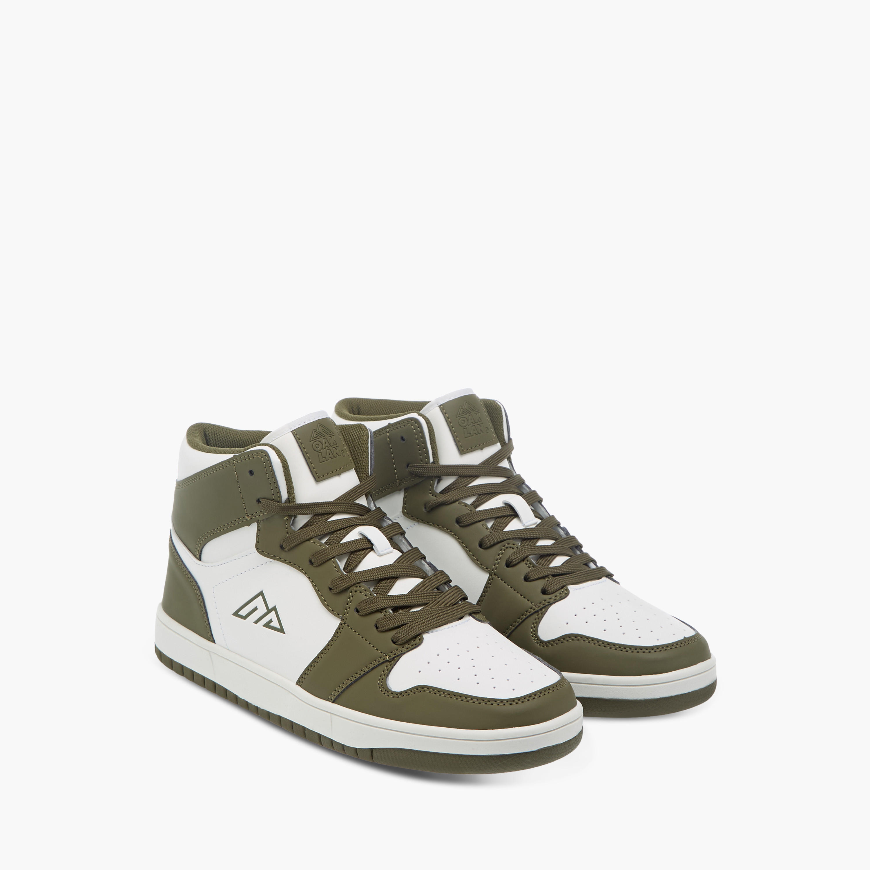 حذاء سنيكرز بألواح ورقبة مرتفعة ورباط إغلاق من أوكلانمن شو إكسبريس-men-shoes-sneakers-image-1
