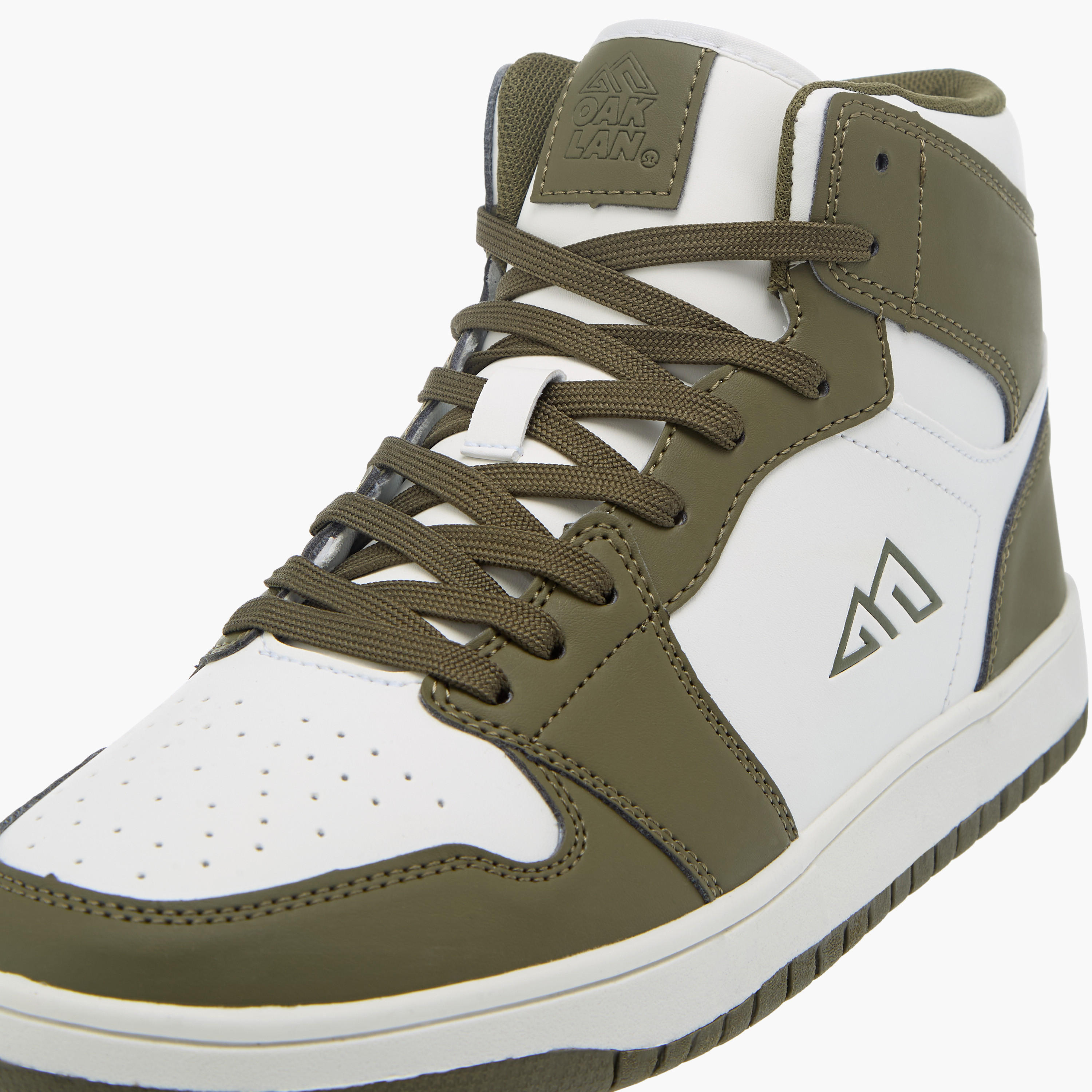 حذاء سنيكرز بألواح ورقبة مرتفعة ورباط إغلاق من أوكلانمن شو إكسبريس-men-shoes-sneakers-image-4
