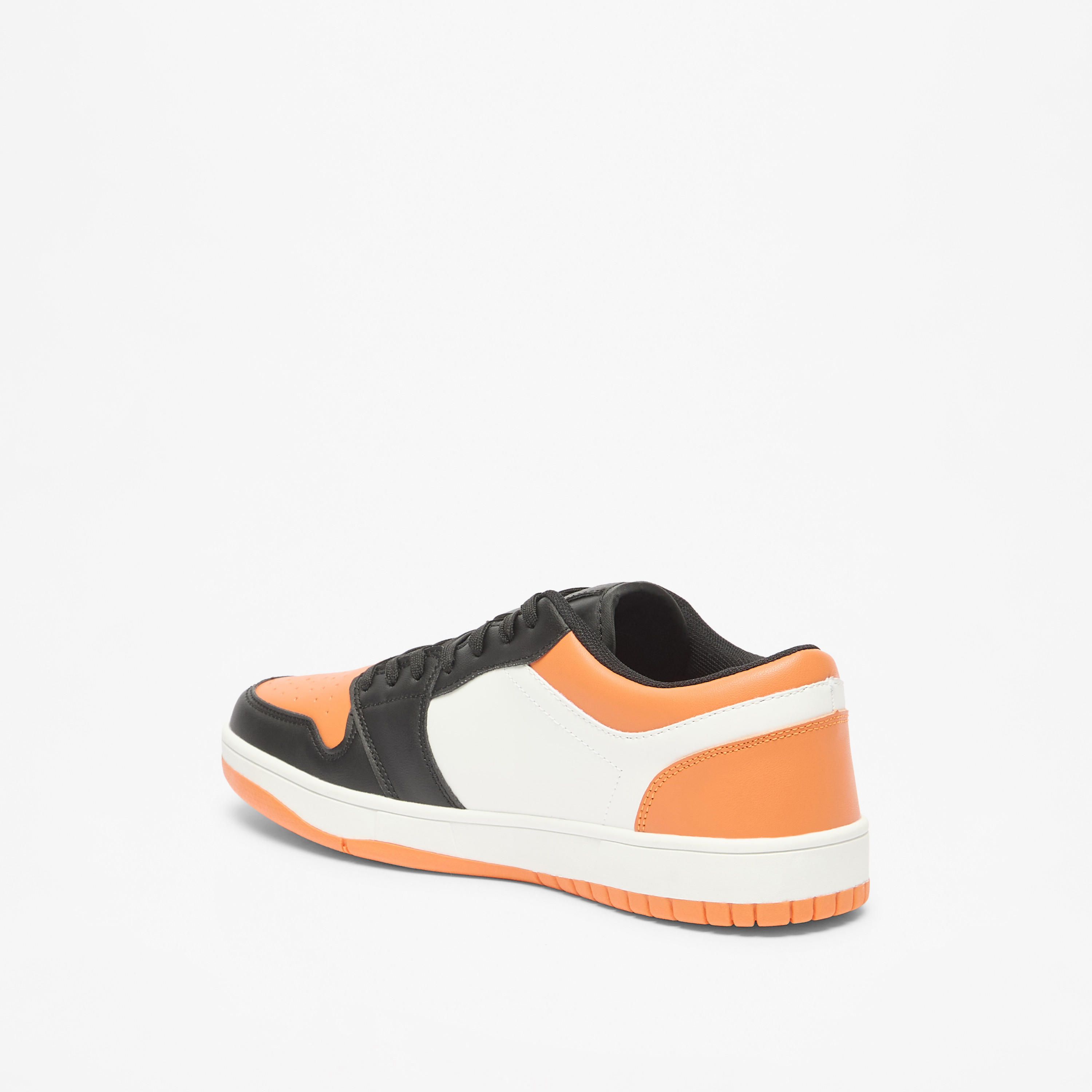 حذاء سنيكرز قوالب ملونة برباط إغلاق من أوكلان من شو إكسبرس-men-shoes-sneakers-image-2