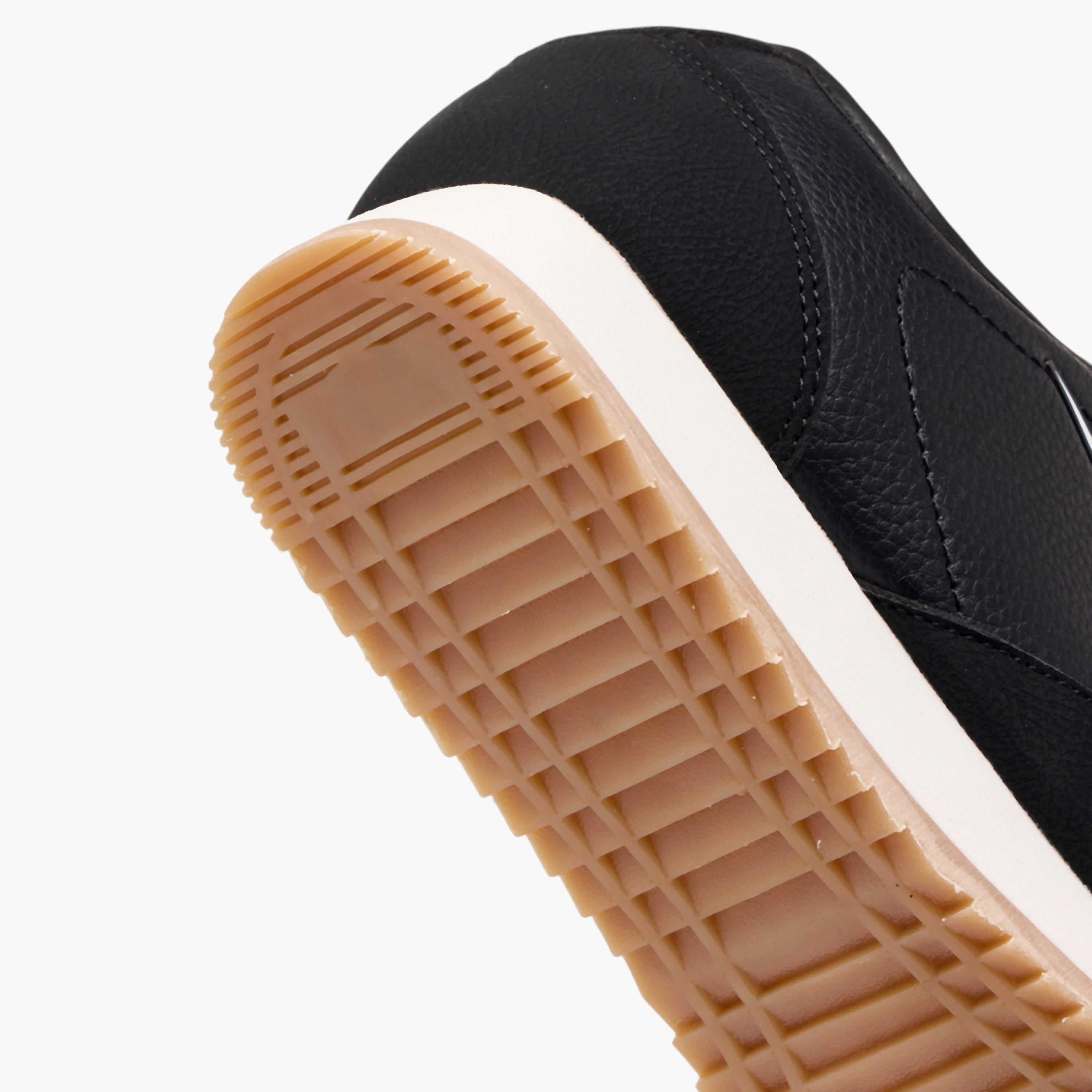 حذاء سنيكرز بطبعات شعار ورباط إغلاق من داش-women-shoes-sneakers-image-6