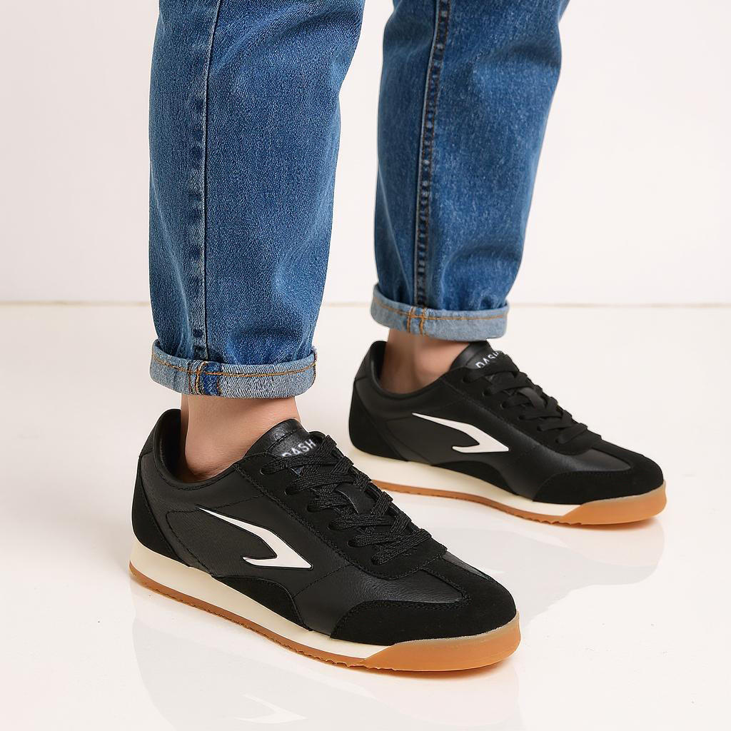 حذاء سنيكرز بطبعات شعار ورباط إغلاق من داش-women-shoes-sneakers-image-2