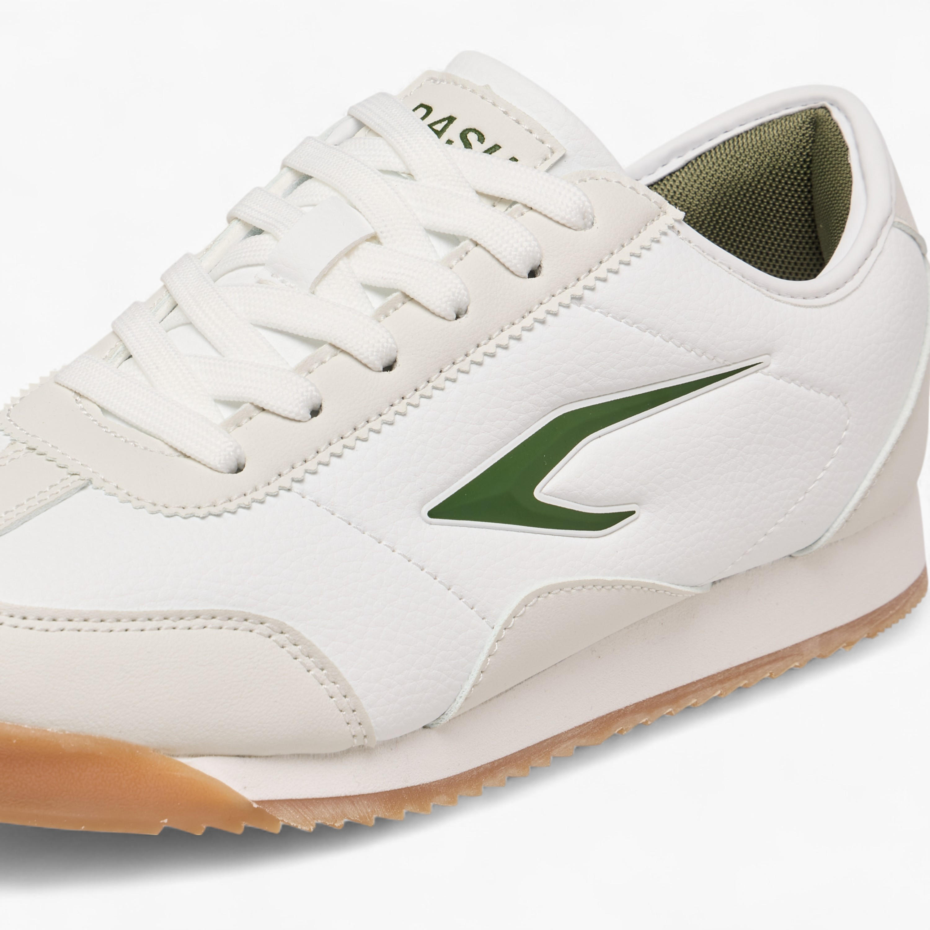 حذاء سنيكرز برباط إغلاق وطبعات شعار من داش-women-shoes-sneakers-image-5