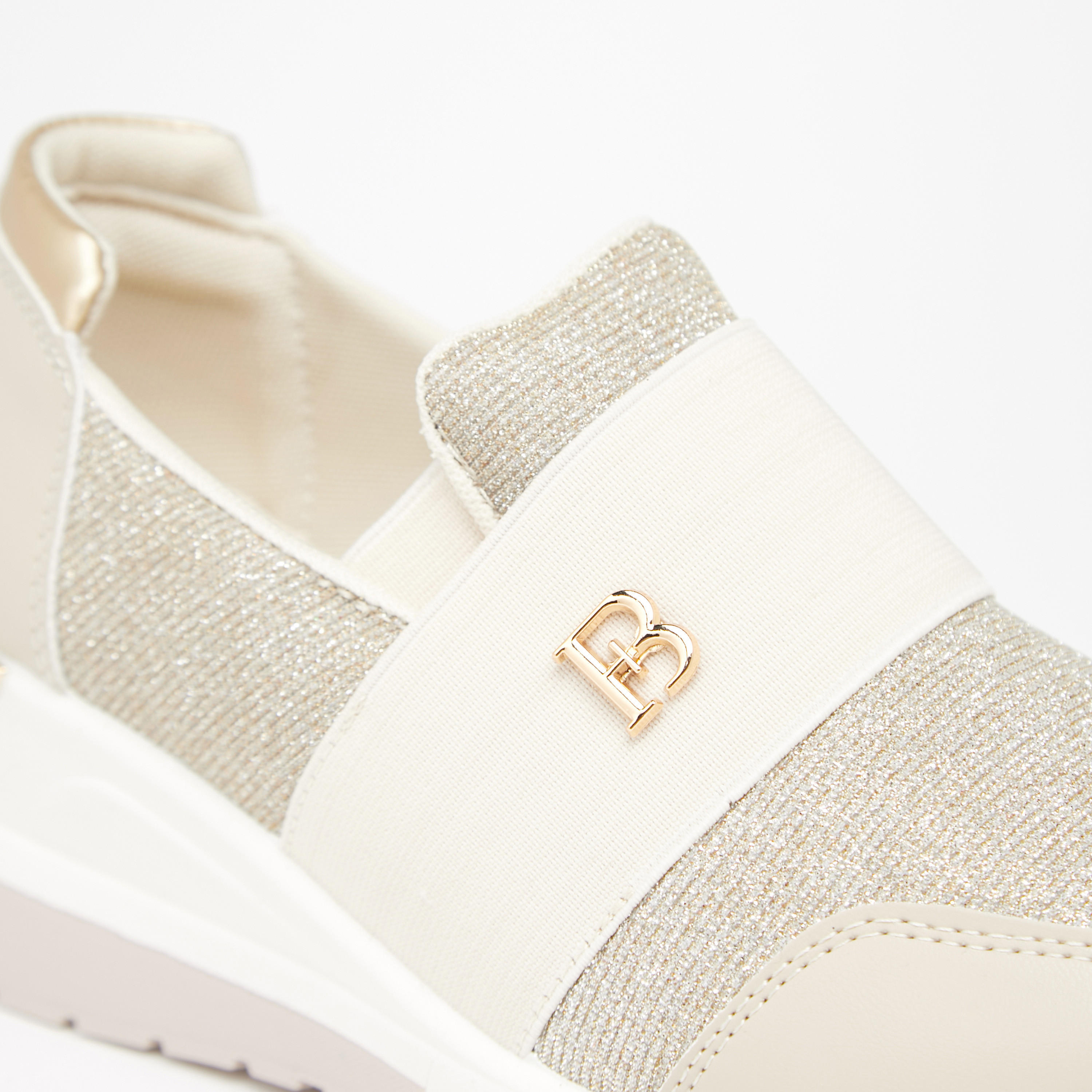 حذاء سنيكرز بارز الملمس سهل الارتداء وبكاحل منخفض من فلورا بيلا-women-shoes-sneakers-image-5