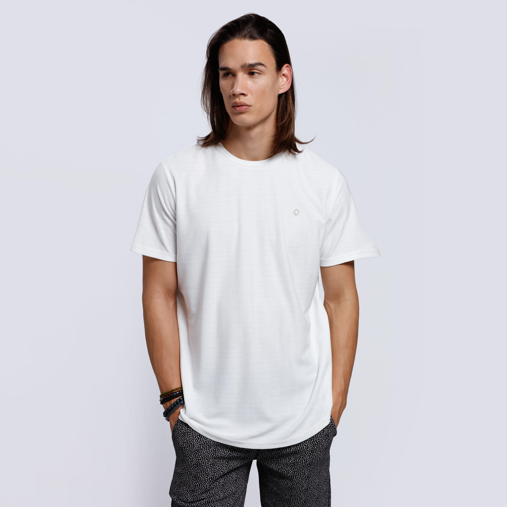 L'HOMME Round Neck T-Shirt with Short Sleeves-men-clothing-tshirtsandpolos-tshirts-image-1