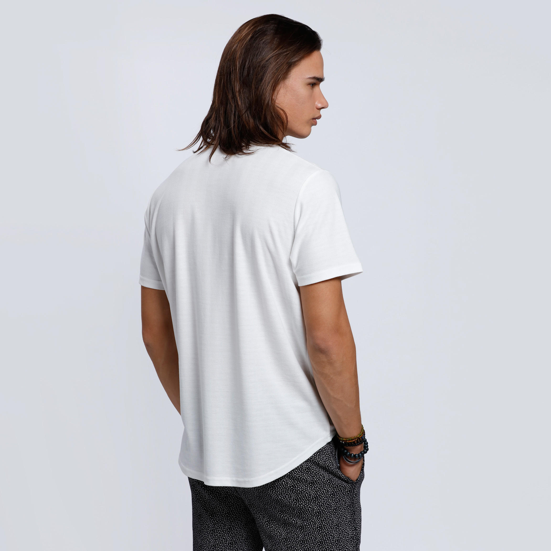 L'HOMME Round Neck T-Shirt with Short Sleeves-men-clothing-tshirtsandpolos-tshirts-image-2