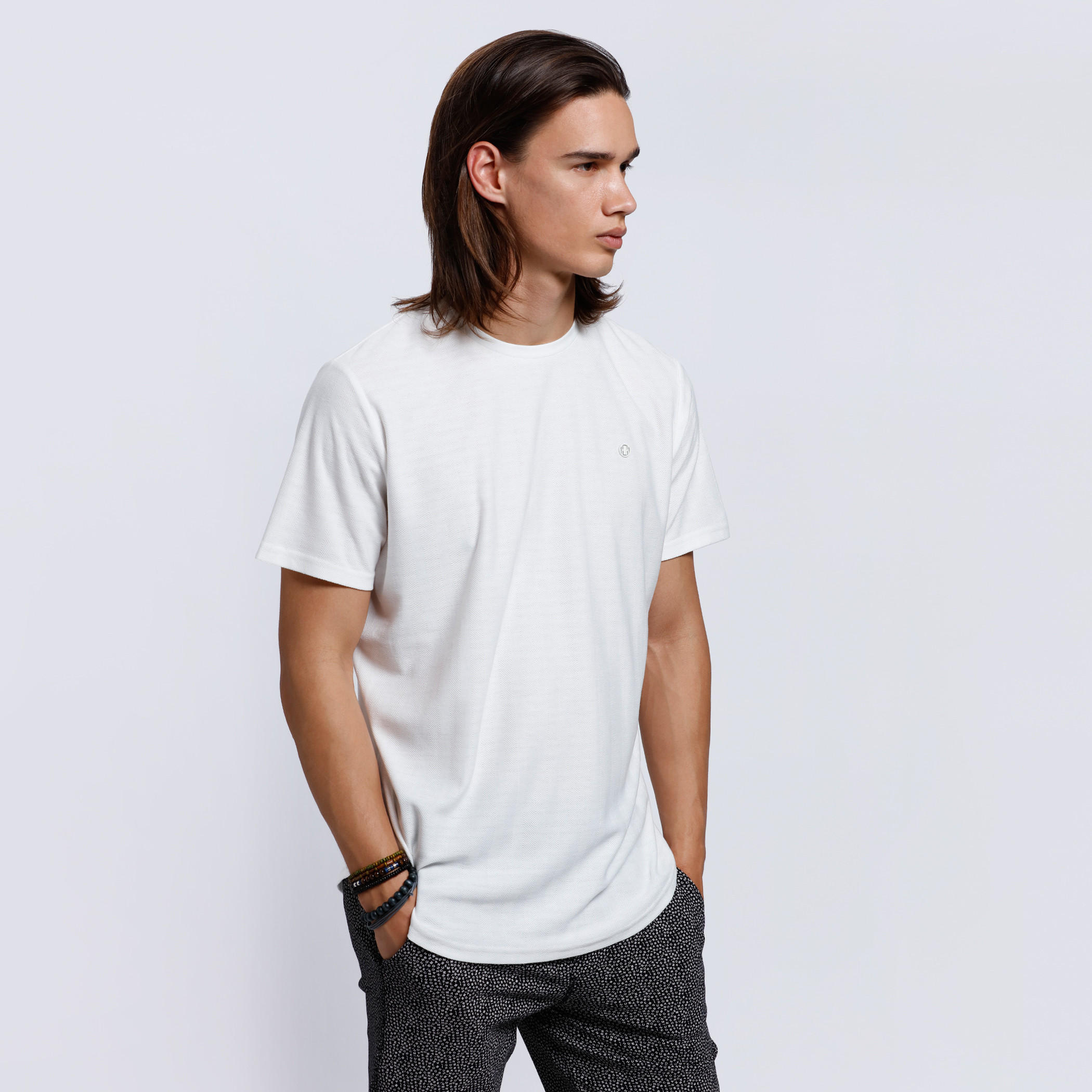 L'HOMME Round Neck T-Shirt with Short Sleeves-men-clothing-tshirtsandpolos-tshirts-image-3
